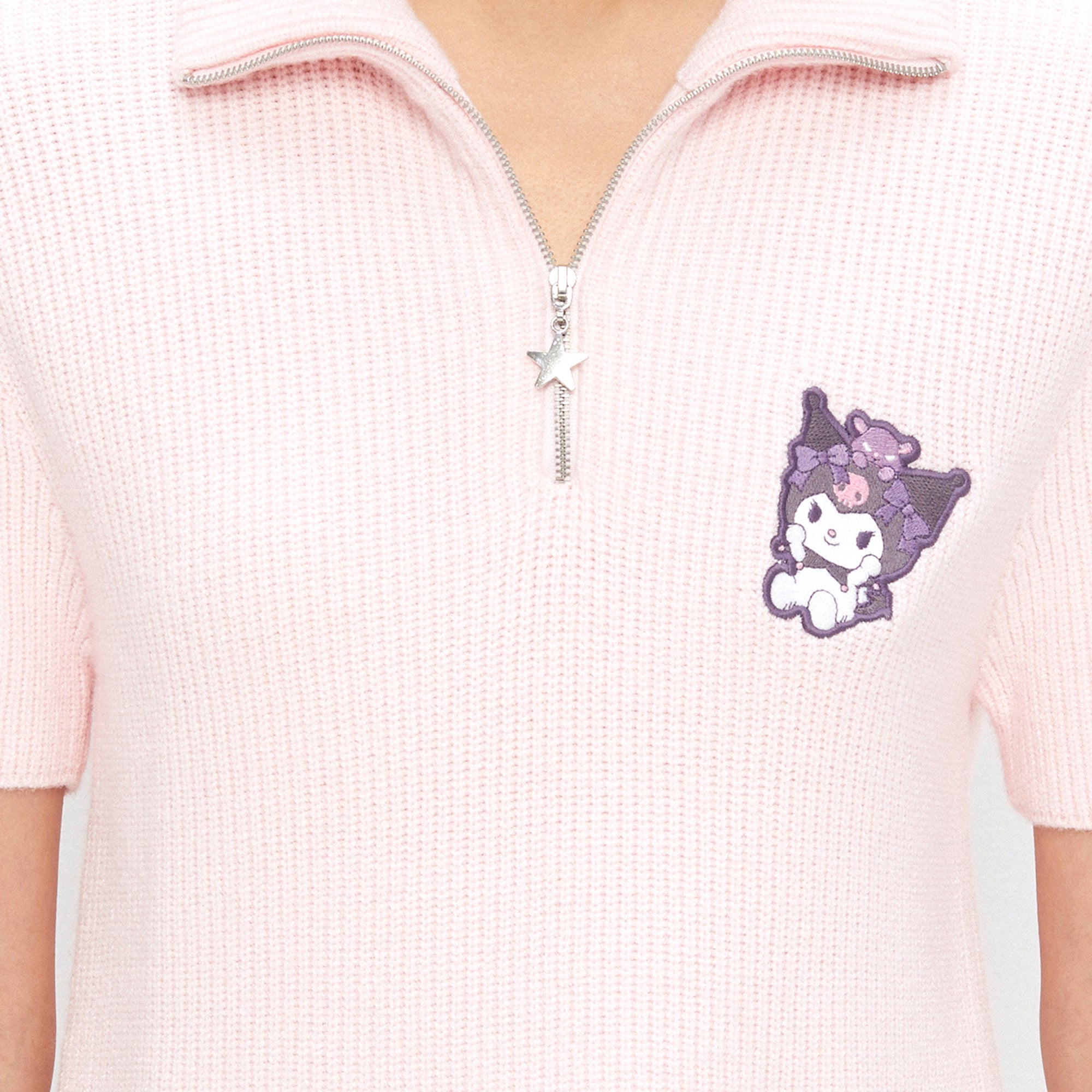 เสื้อแขนสั้นผ้านิตปักลายการ์ตูน Kuromi Pink