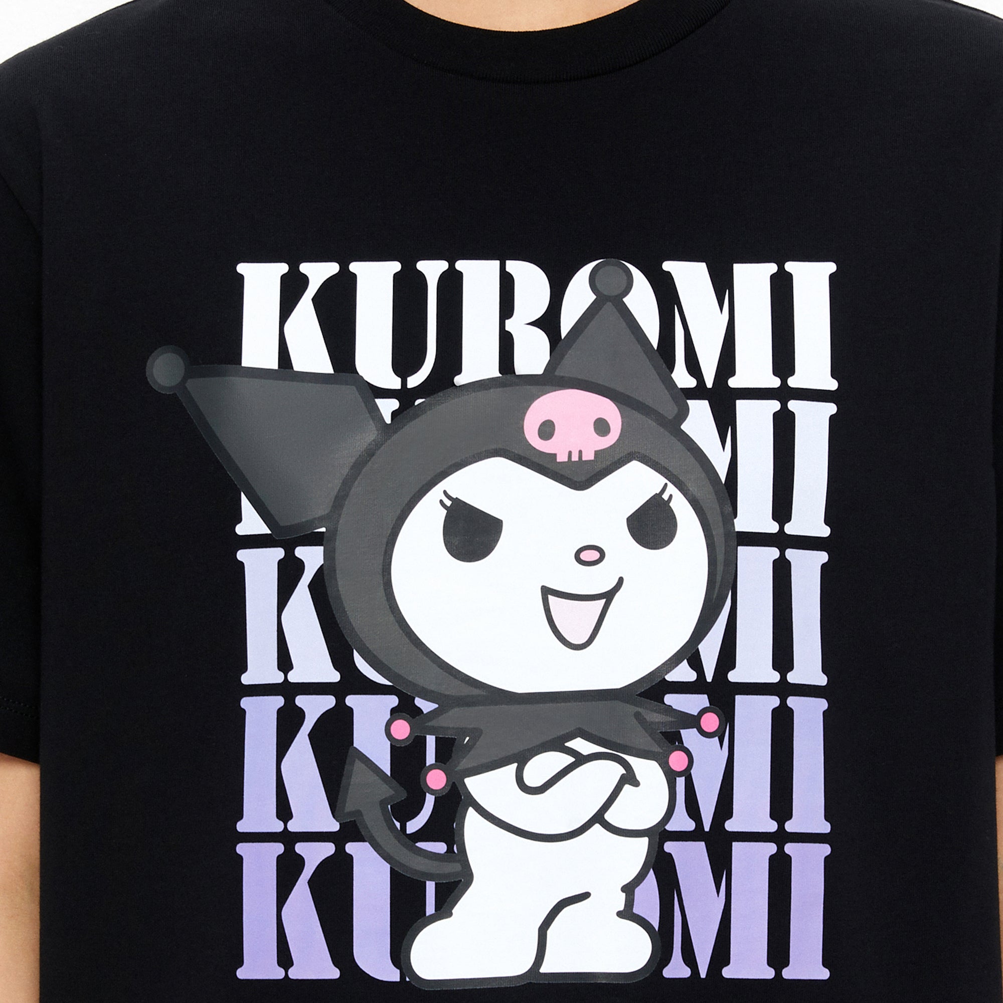 เสื้อยืดทรงพอดีตัวพิมพ์ลายการ์ตูน Kuromi Black