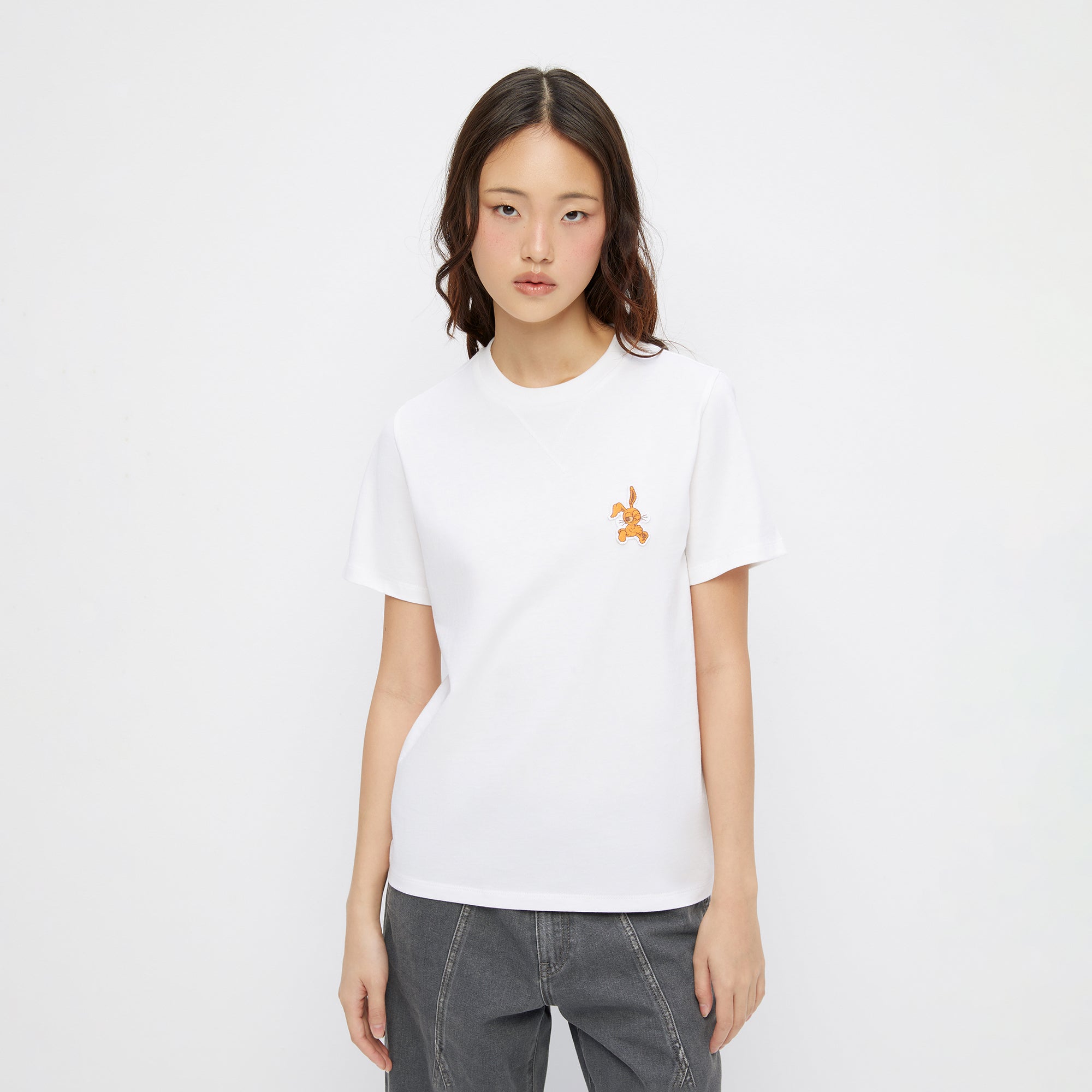 เสื้อยืดแขนสั้นปักลาย Jerme White