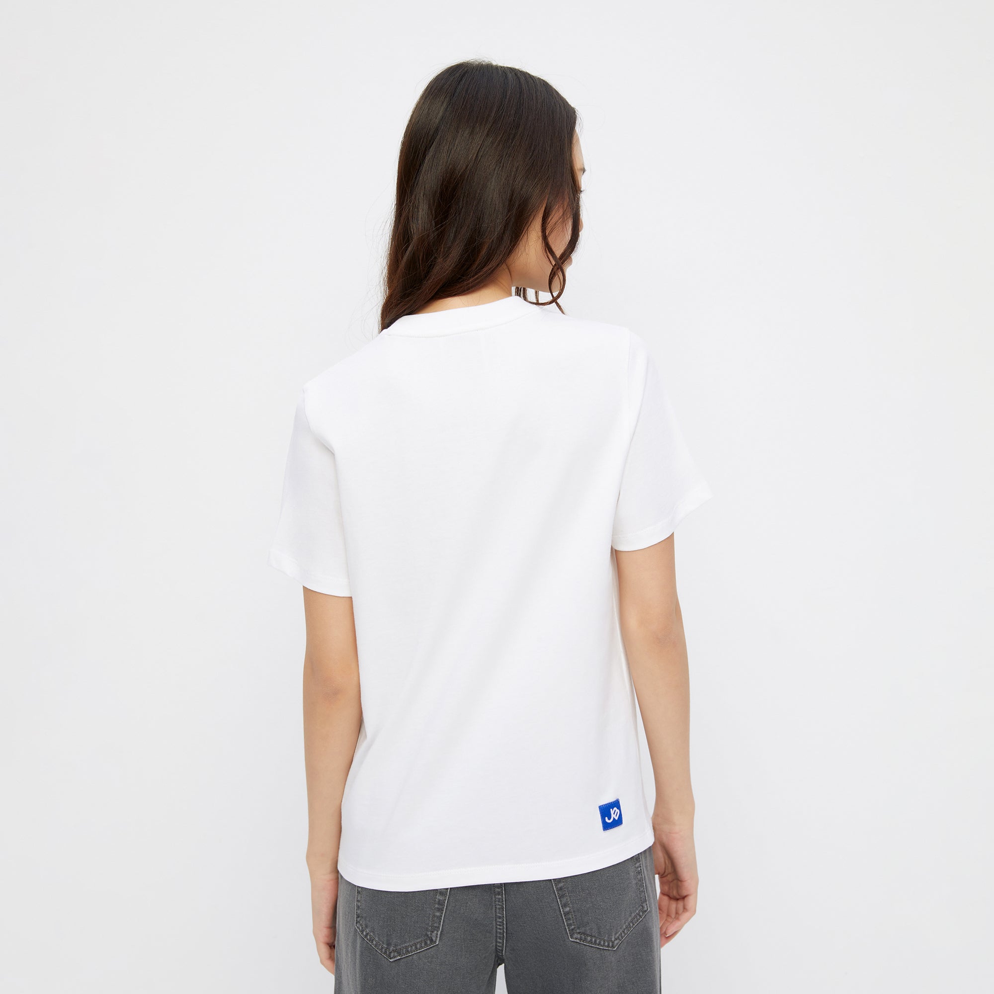 เสื้อยืดแขนสั้นปักลาย Jerme White