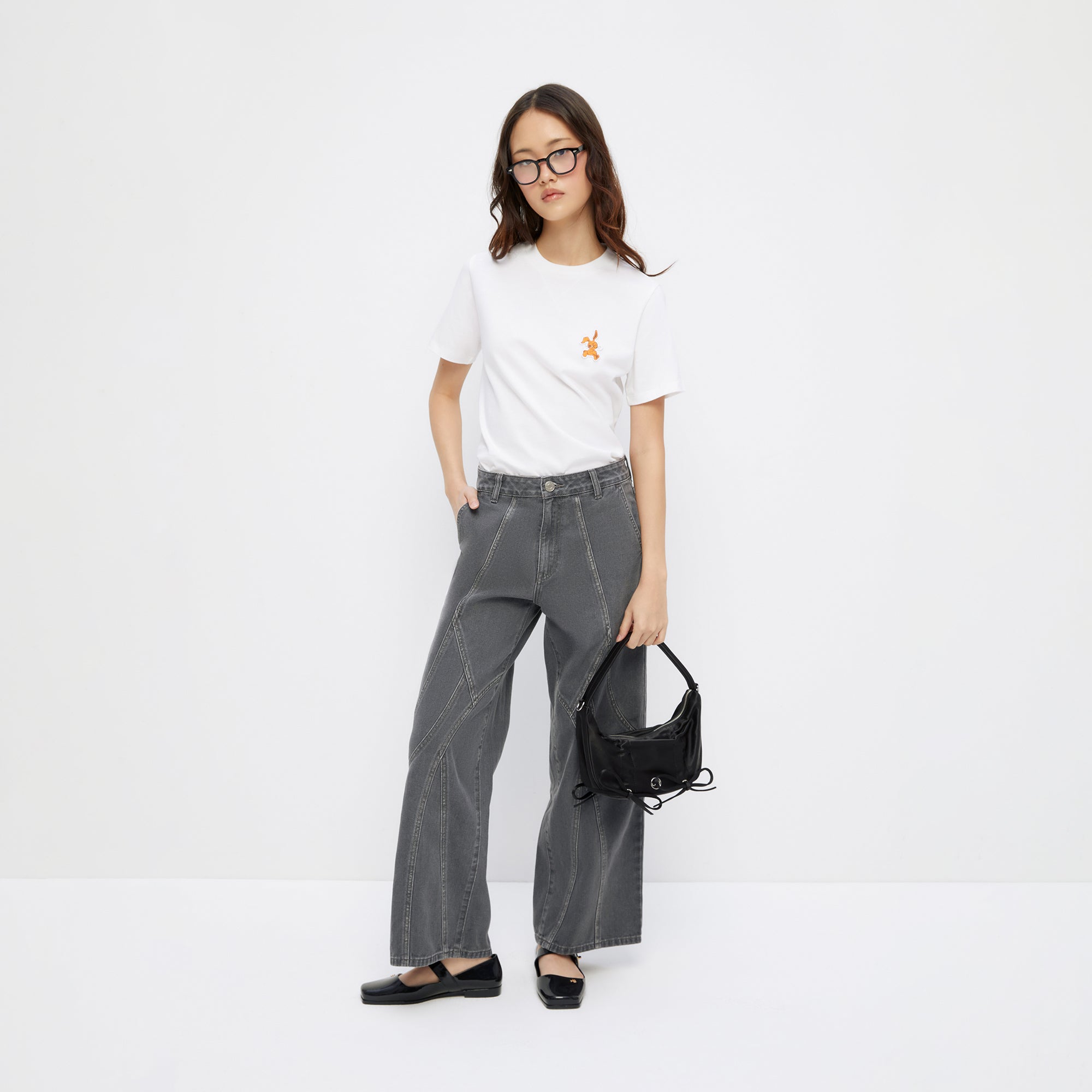 เสื้อยืดแขนสั้นปักลาย Jerme White