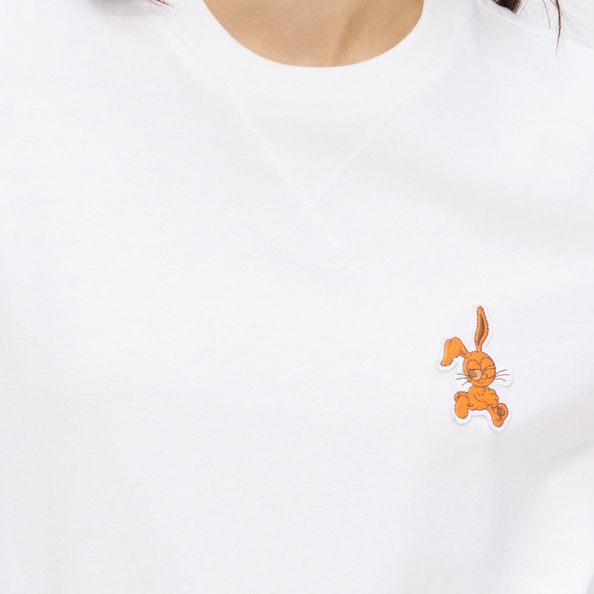 เสื้อยืดแขนสั้นปักลาย Jerme White