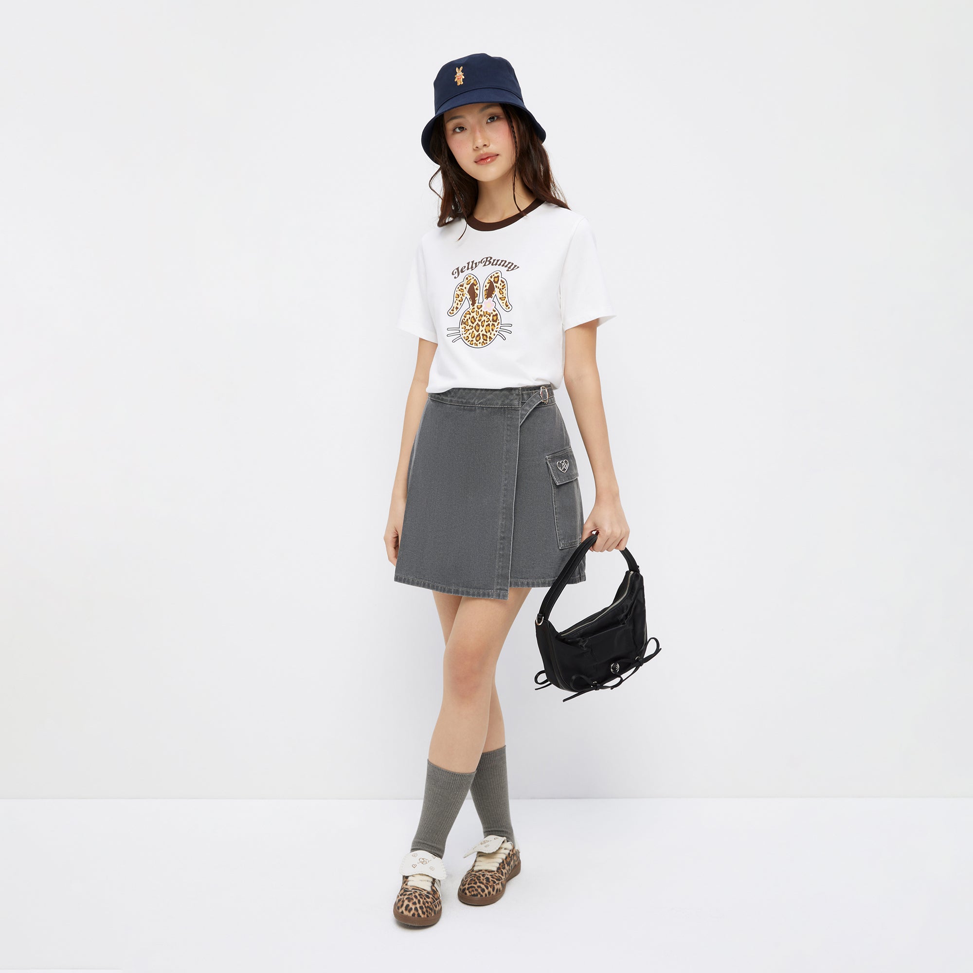 เสื้อยืดพิมพ์ลาย Leopard Jerme White