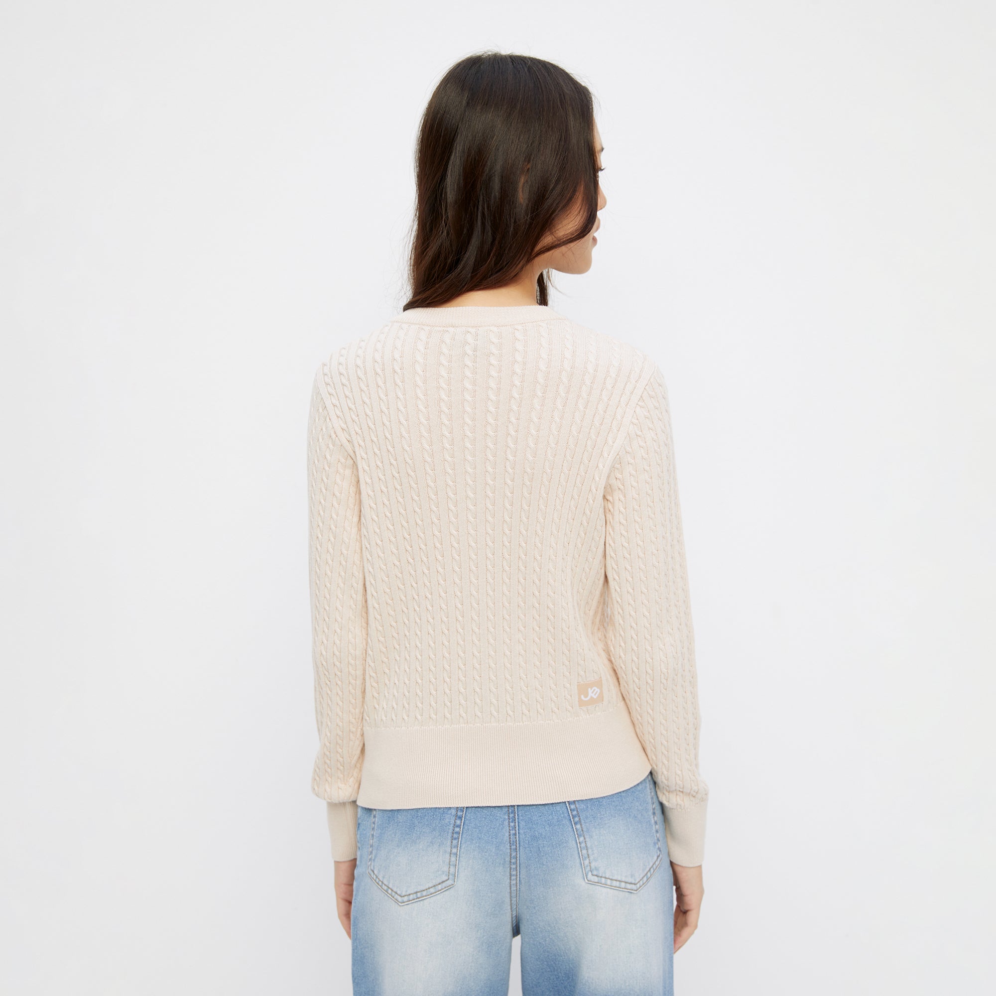 เสื้อคาร์ดิแกนแขนยาวปักโลโก้ Beige