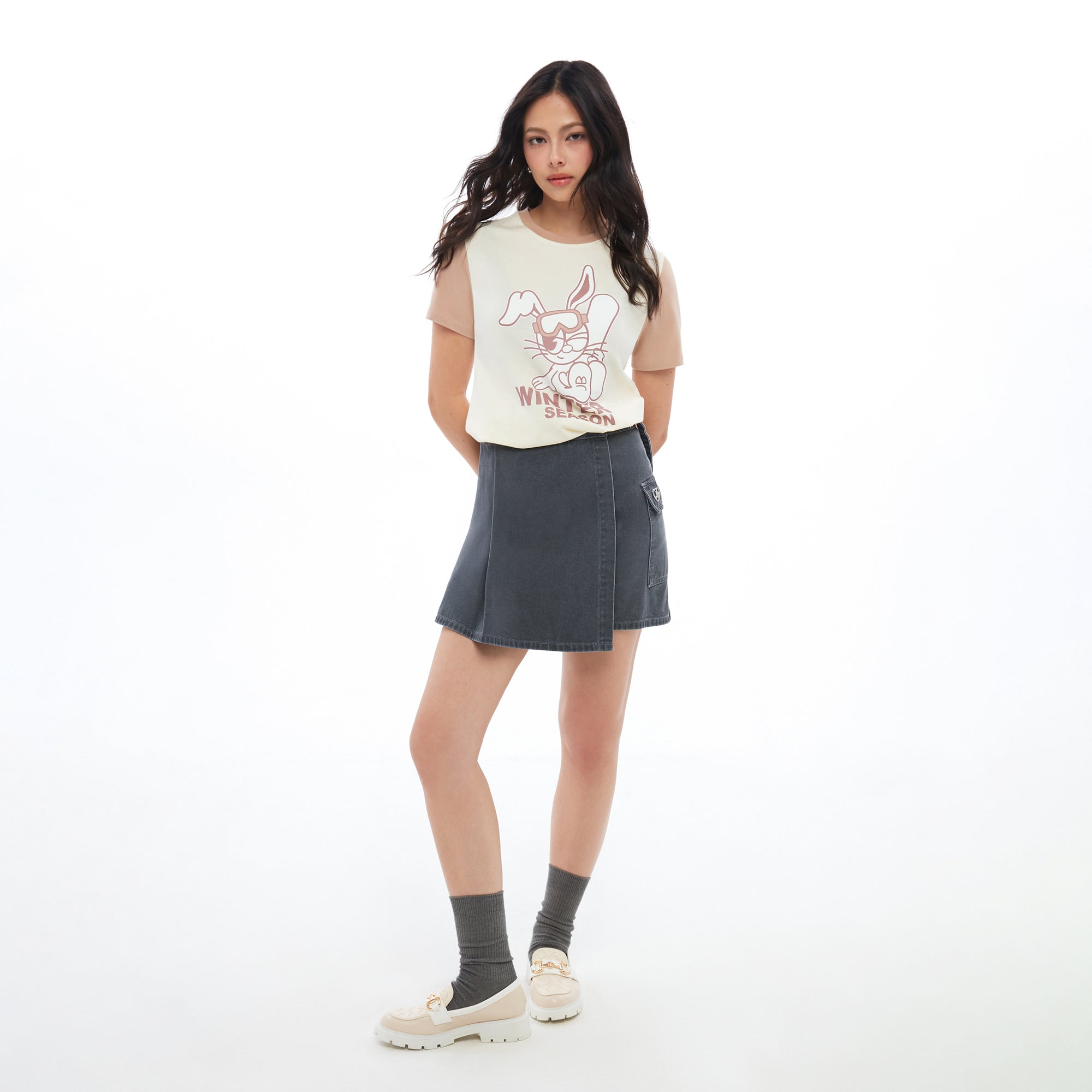 เสื้อยืดแขนสั้นพิมพ์ลาย Cream
