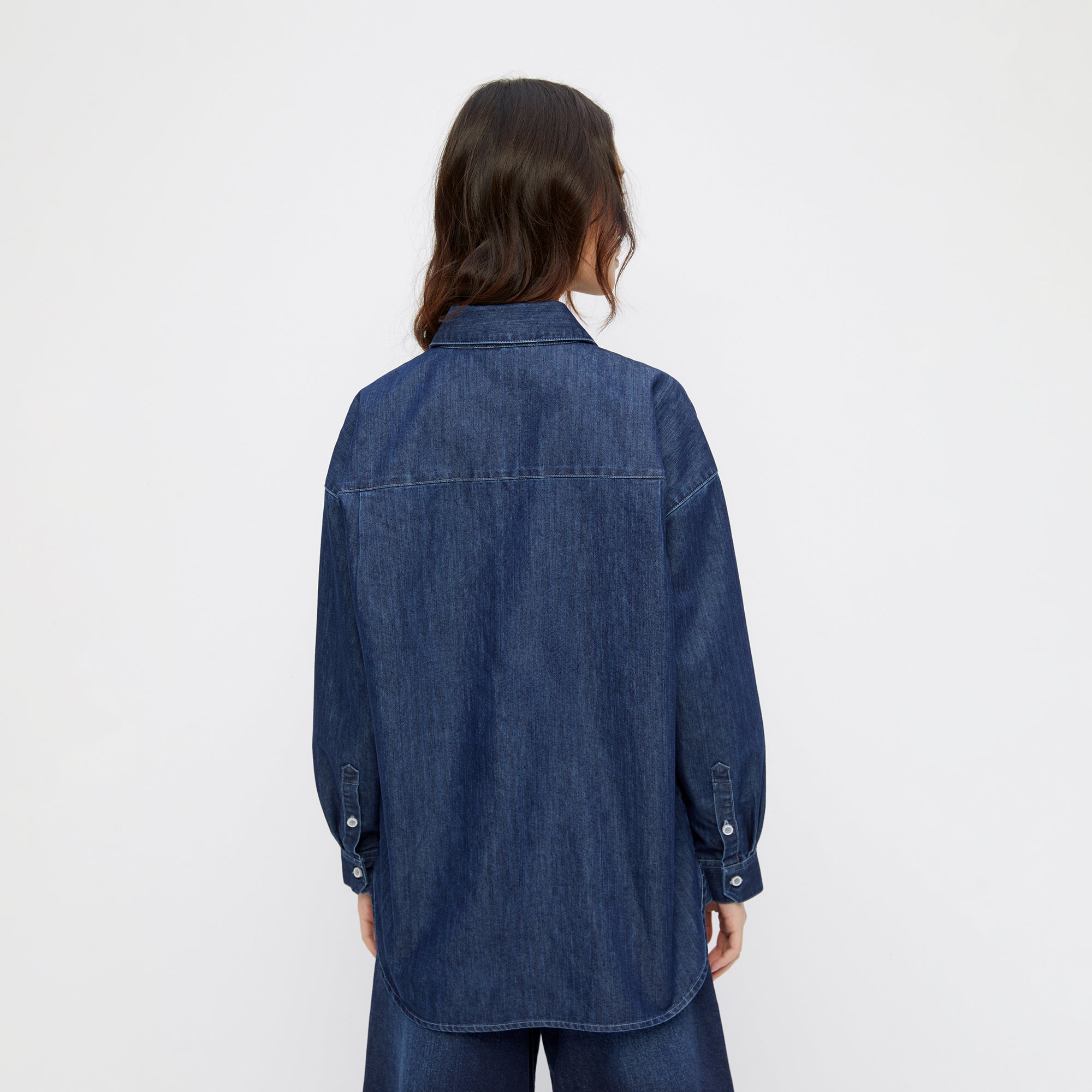 เสื้อเชิ้ตเดนิมแขนยาวปักโลโก้ Blue
