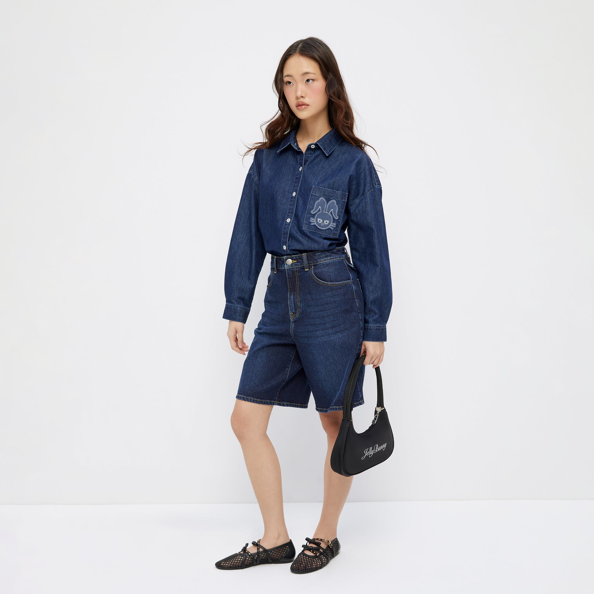 เสื้อเชิ้ตเดนิมแขนยาวปักโลโก้ Blue
