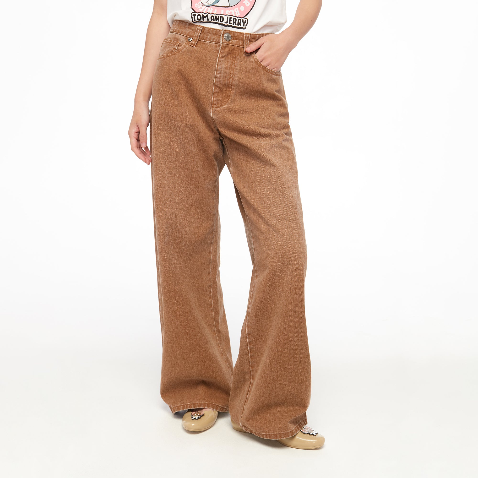 กางเกงเดนิมขายาวปักลาย Tom and Jerry Brown