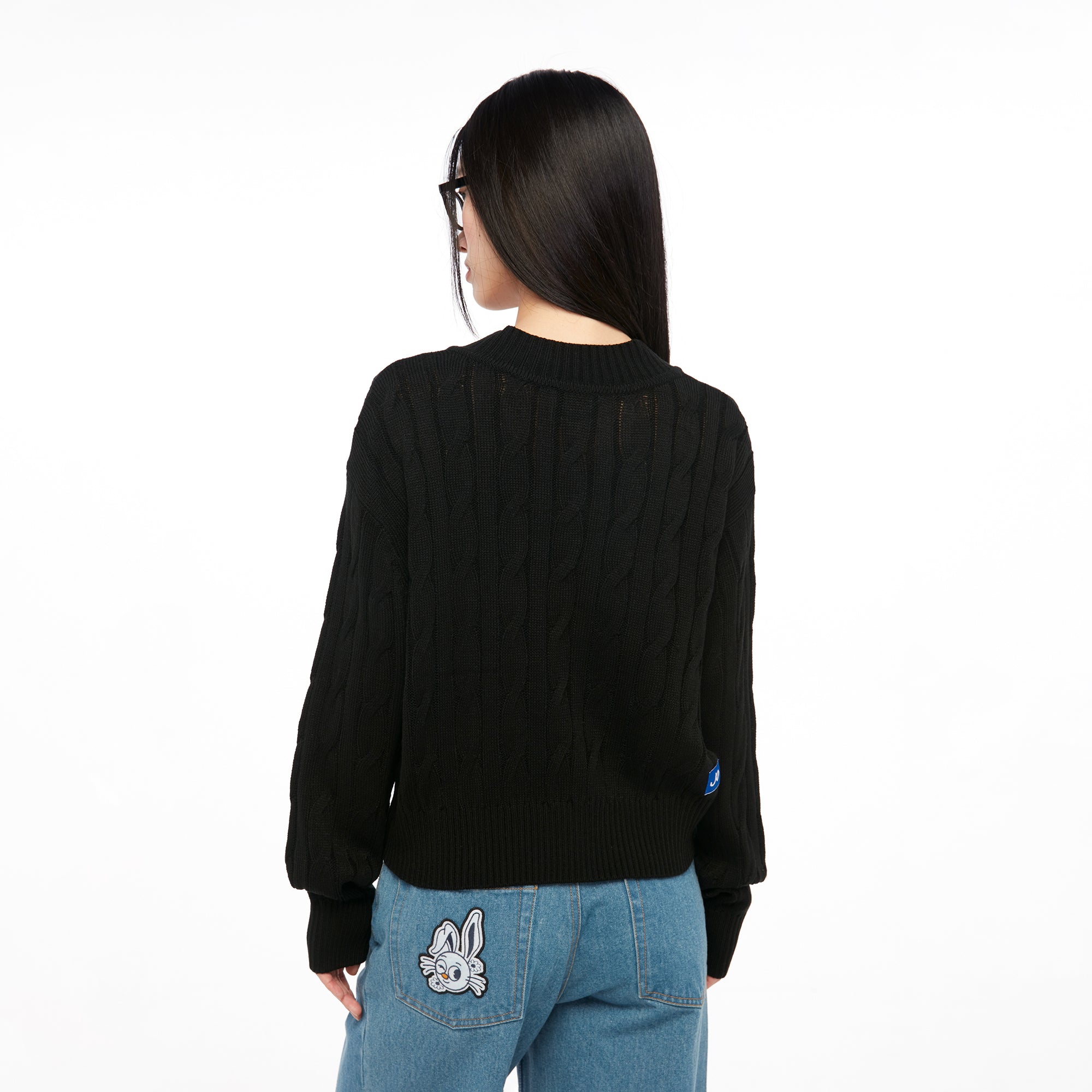 เสื้อพูลโอเวอร์ถักเคเบิ้ลนิตปักลาย Jerme Black