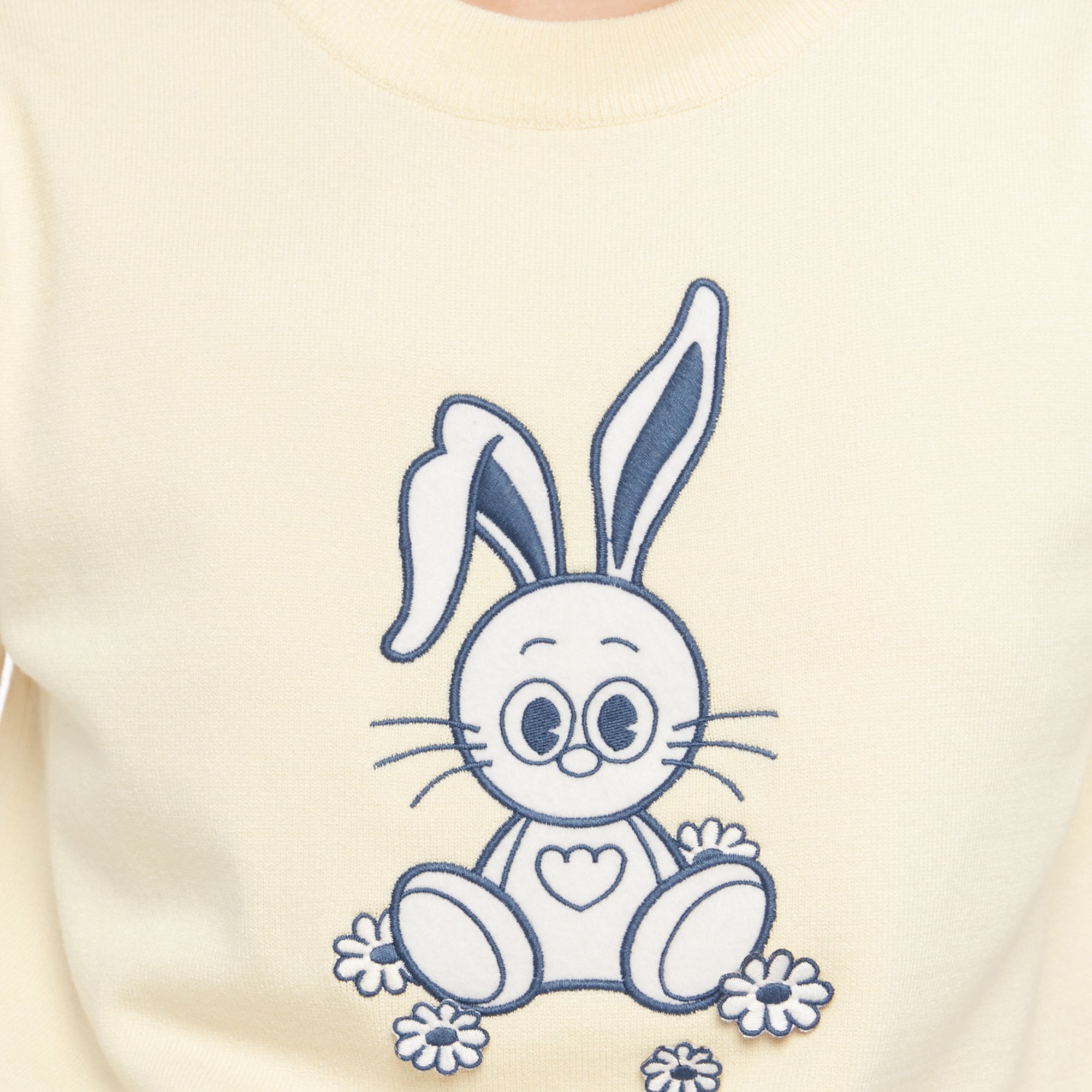 เสื้อยืดแขนสั้นผ้านิตปักลาย Jerme Cream