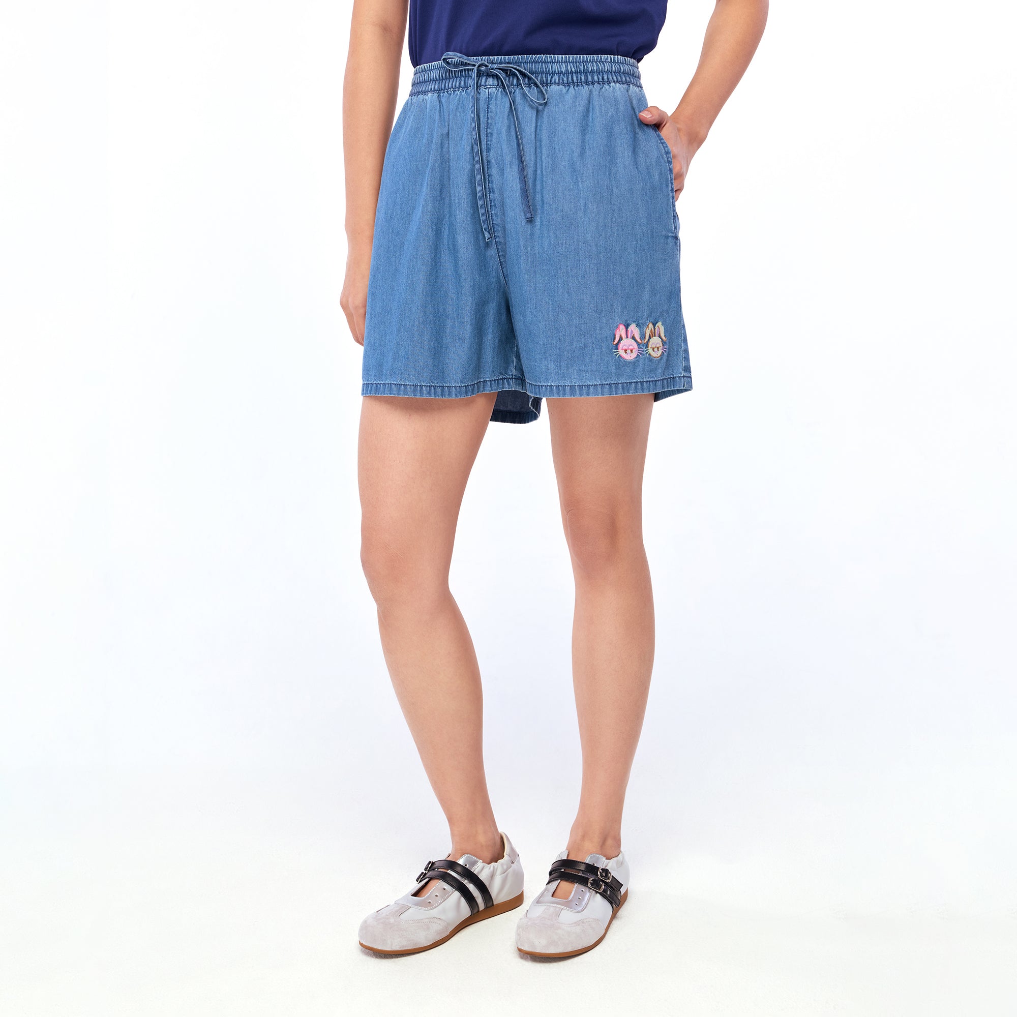 กางเกงเดนิมขาสั้นปักลาย Duo Jerme Blue