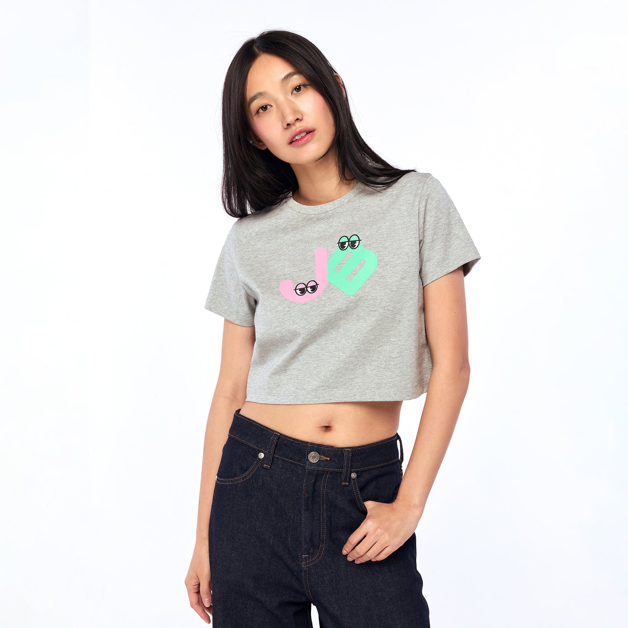 เสื้อยืดทรวงครอปแขนสั้นพิมพ์โลโก้ Grey