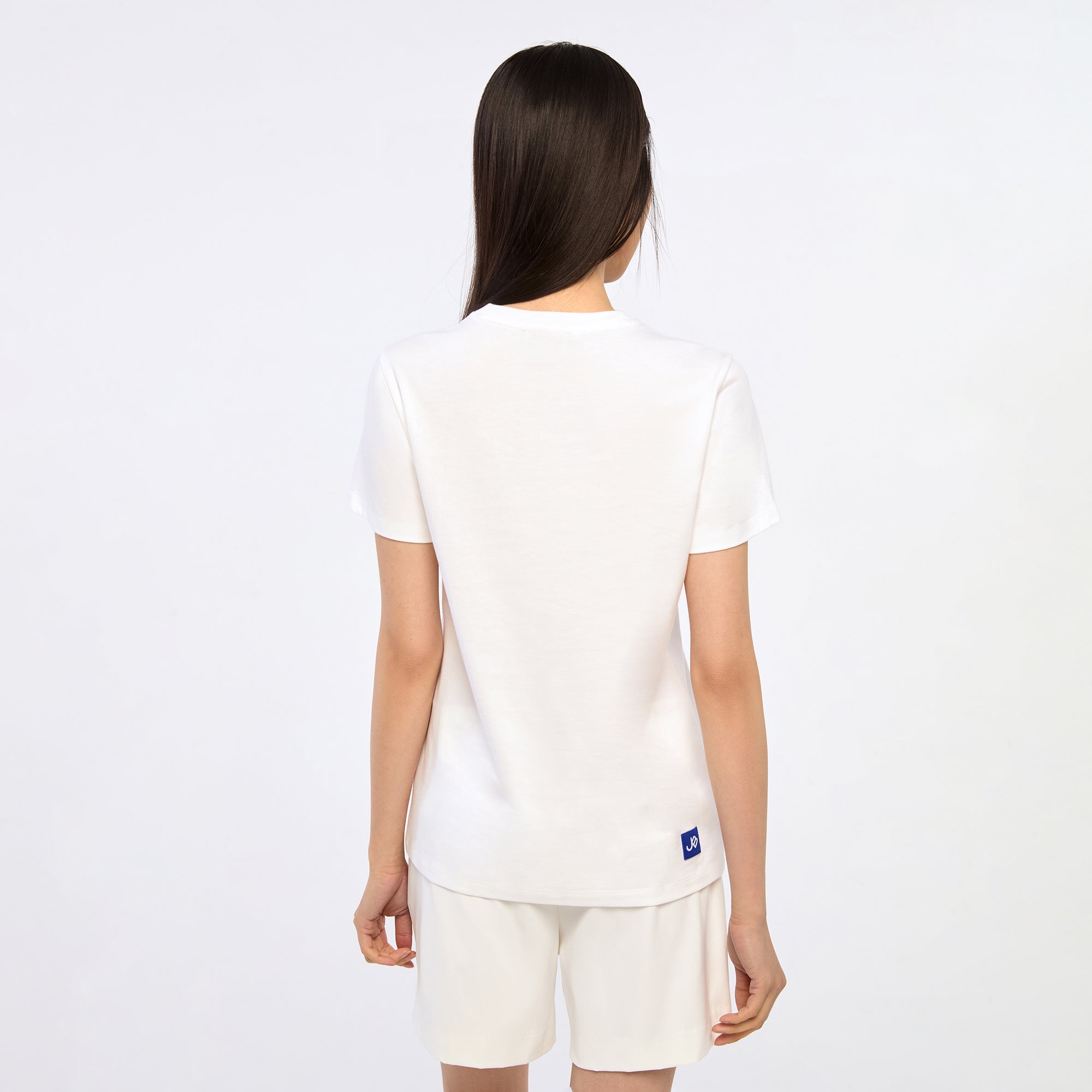 เสื้อยืดแขนสั้นปักโลโก้ White