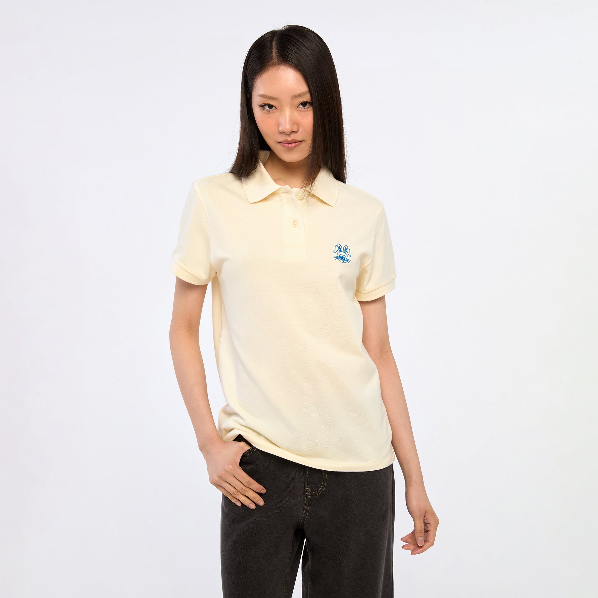 เสื้อยืดแขนสั้นปักลายโลโก้ Cream