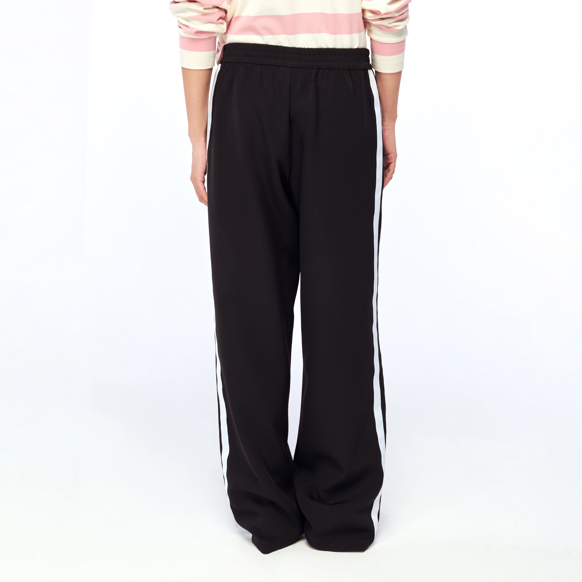 กางเกงแทร็กขายาวปักโลโก้ Black