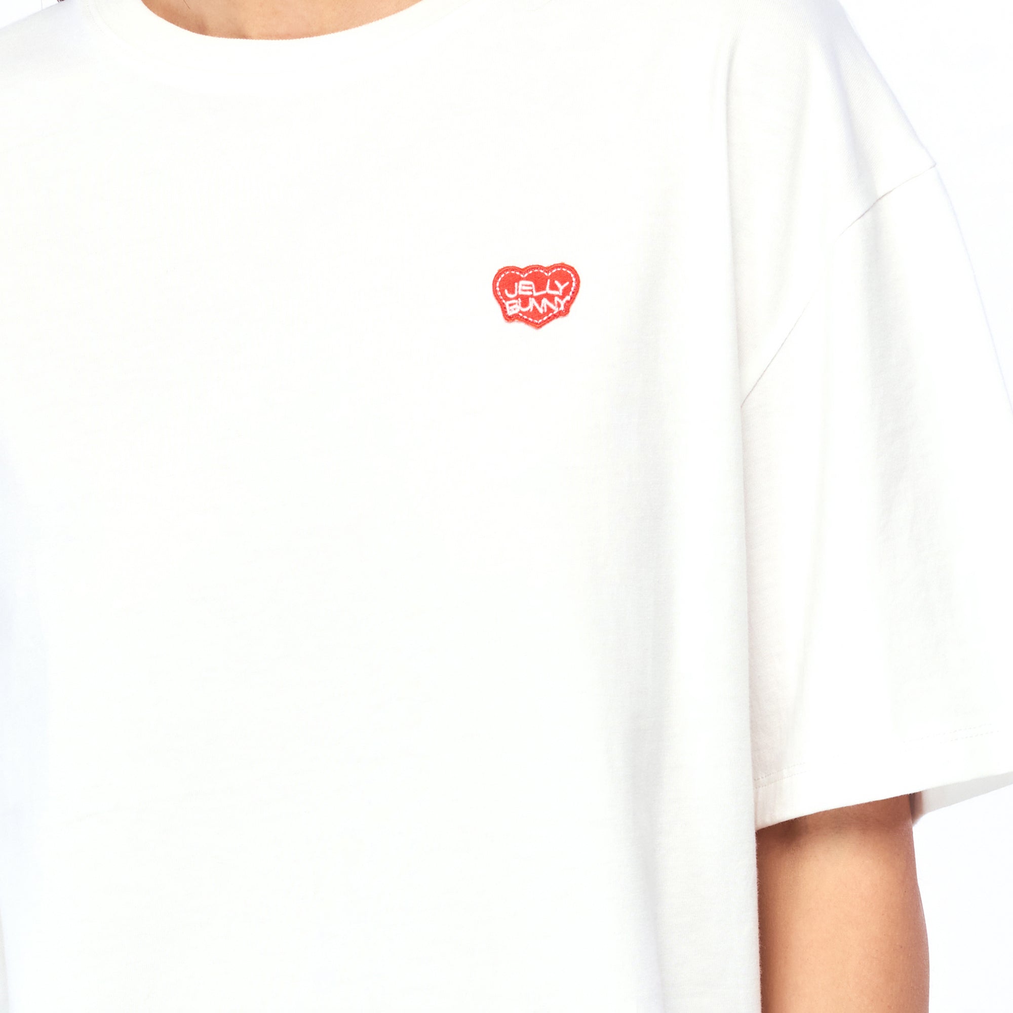 เสื้อยืดแขนสั้นปักโลโก้หัวใจ White