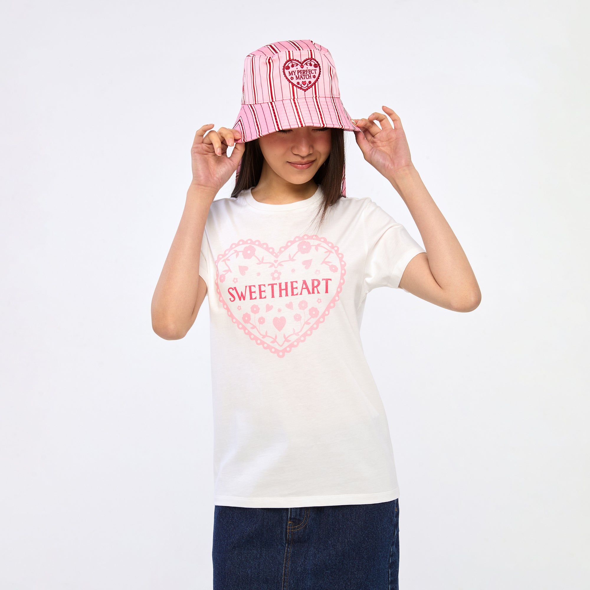 เสื้อยืดแขนสั้นพิมพ์ลาย Sweet Heart White