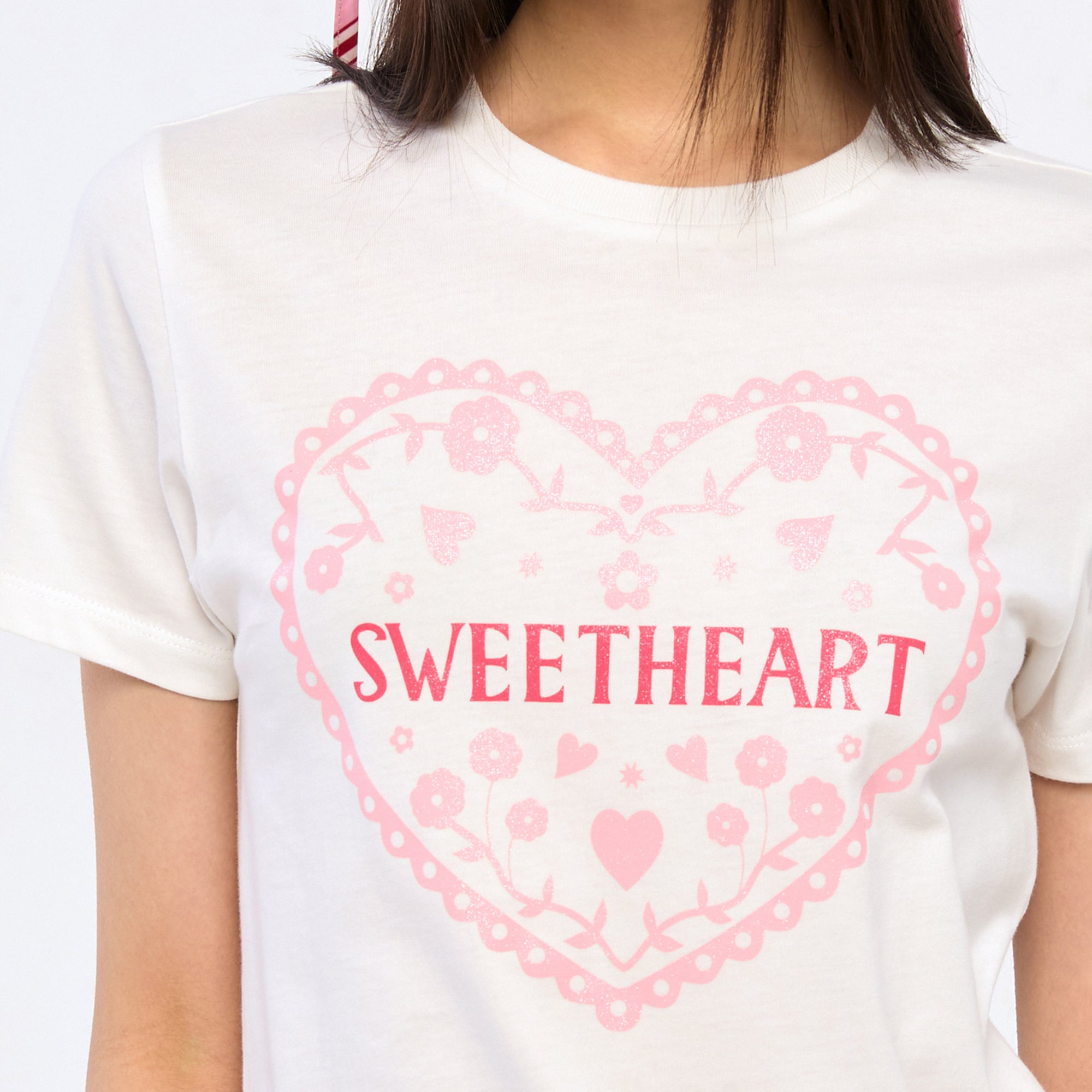เสื้อยืดแขนสั้นพิมพ์ลาย Sweet Heart White