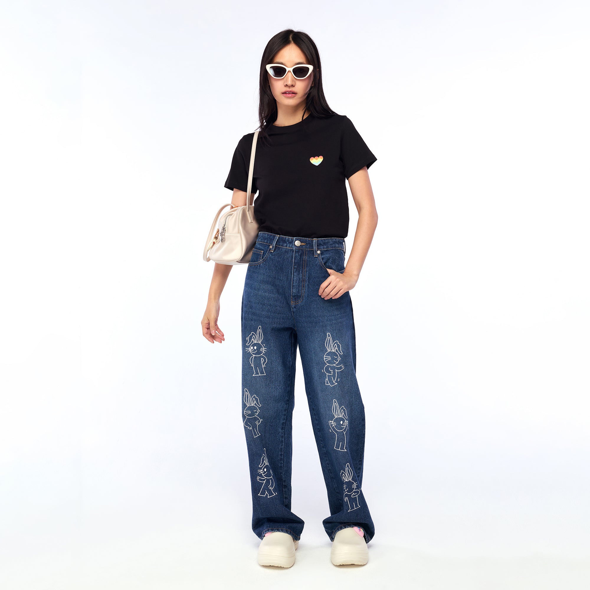 เสื้อยืดแขนสั้นปักลายหัวใจ Black