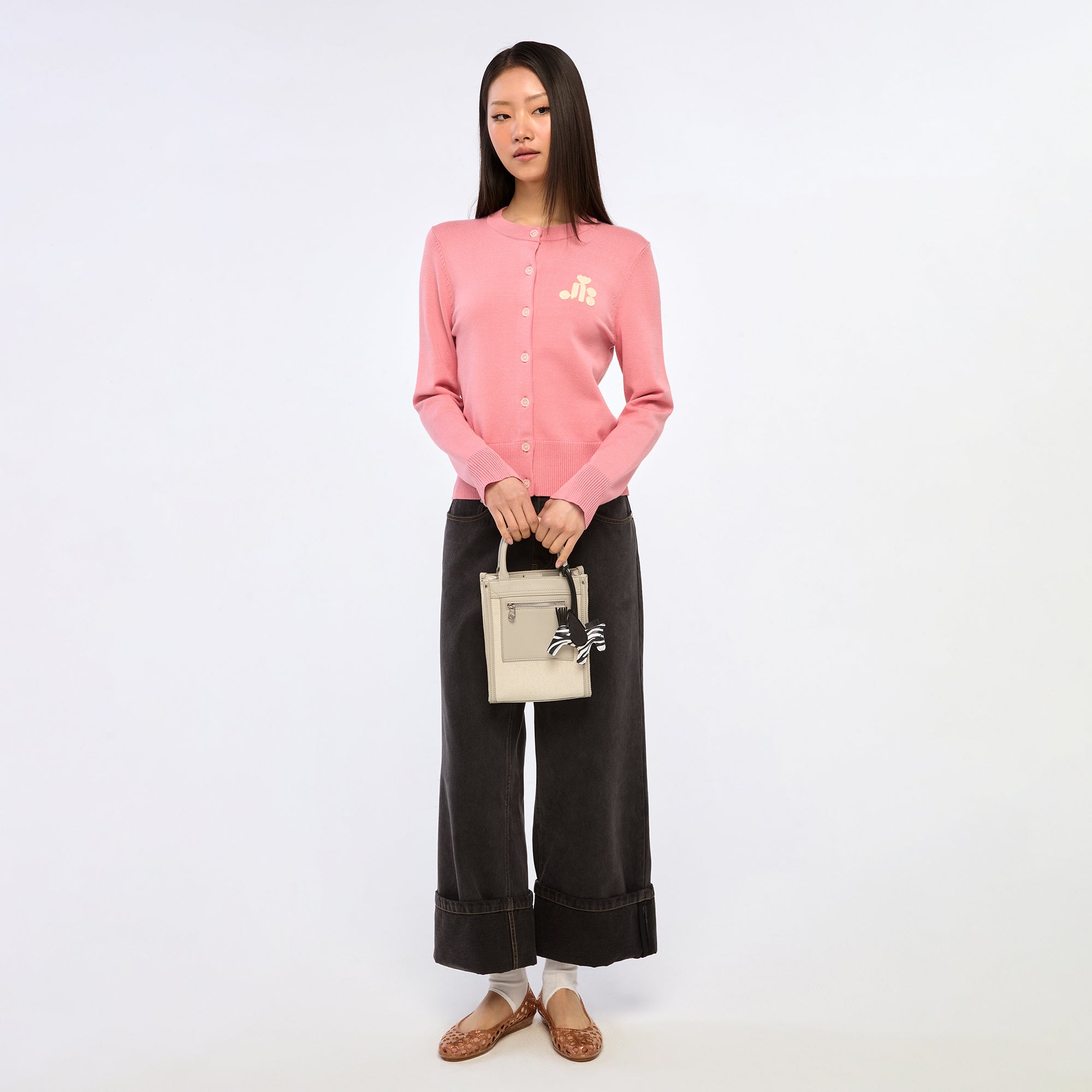 คาร์ดิแกนผ้านิตปักโลโก้ Pink