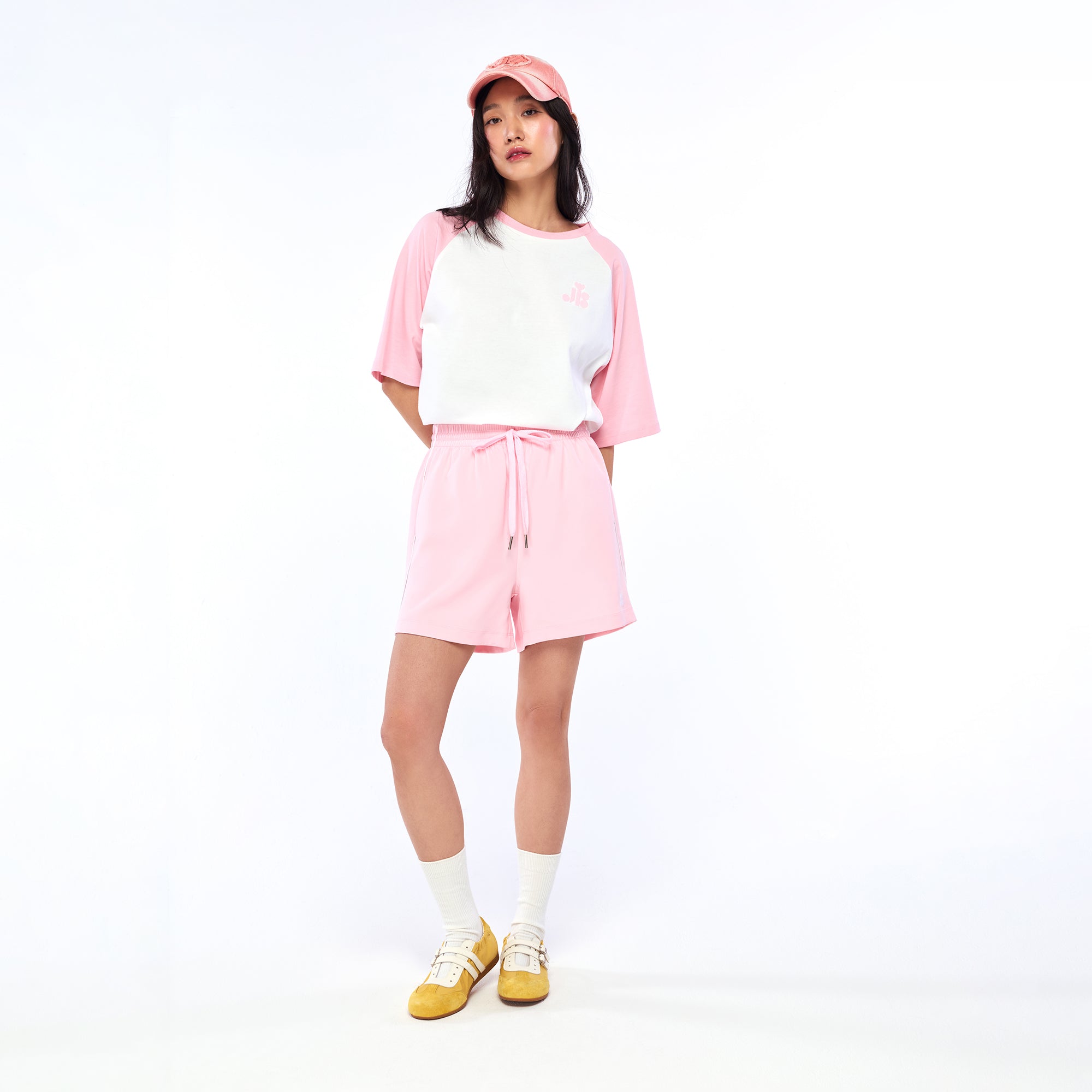 กางเกงขาสั้นปักโลโก้ Pink