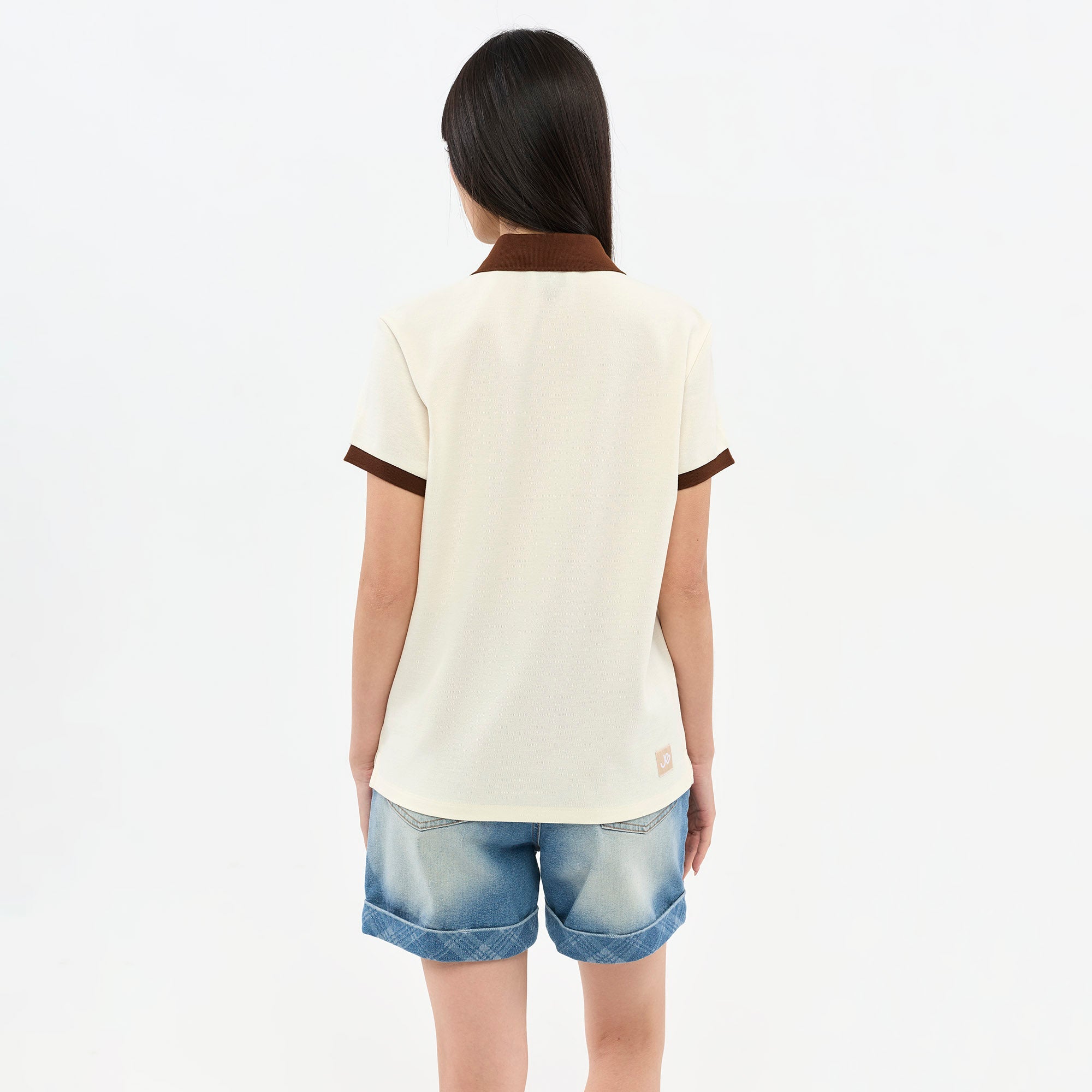 เสื้อโปโลปักลาย Royal Club
Cream