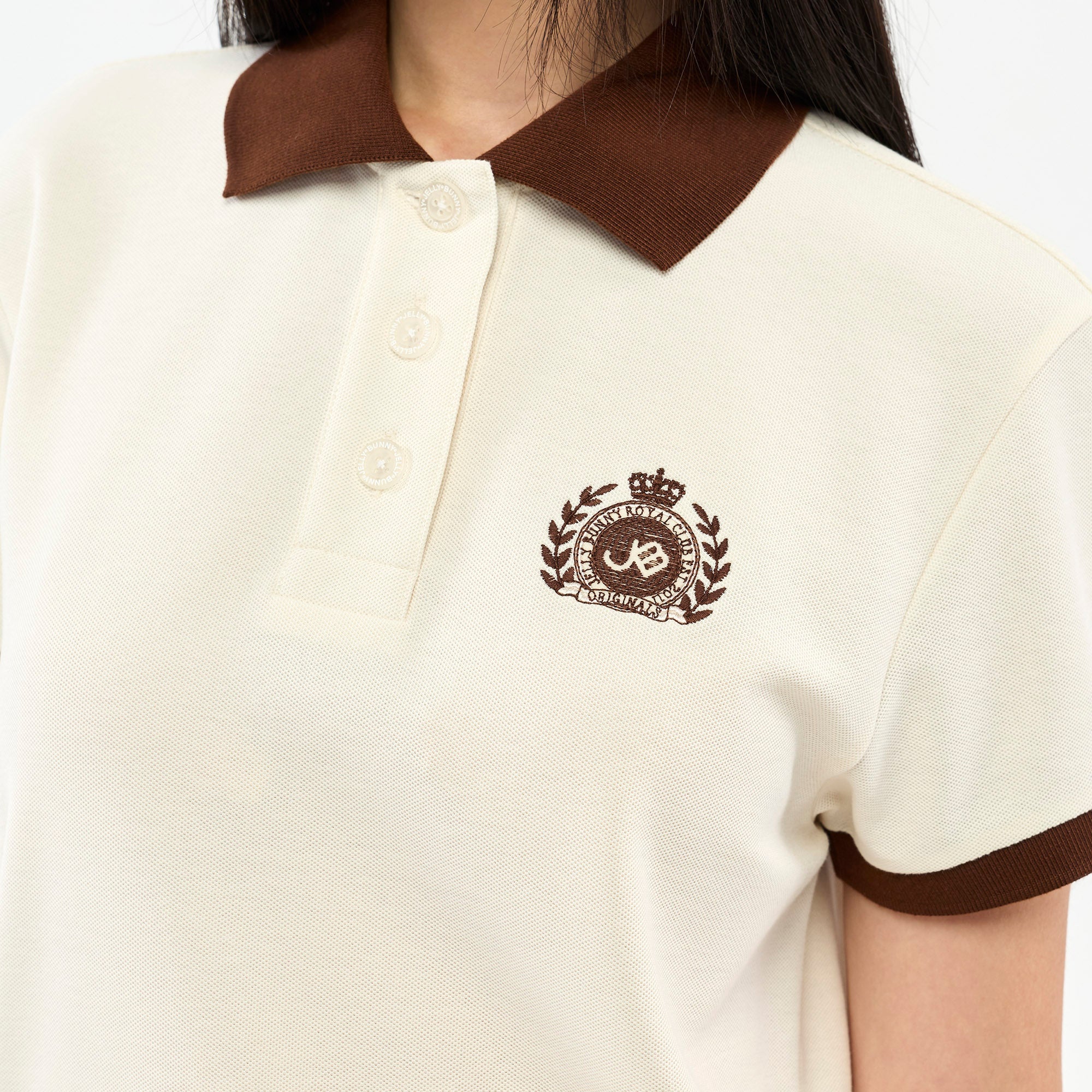 เสื้อโปโลปักลาย Royal Club
Cream