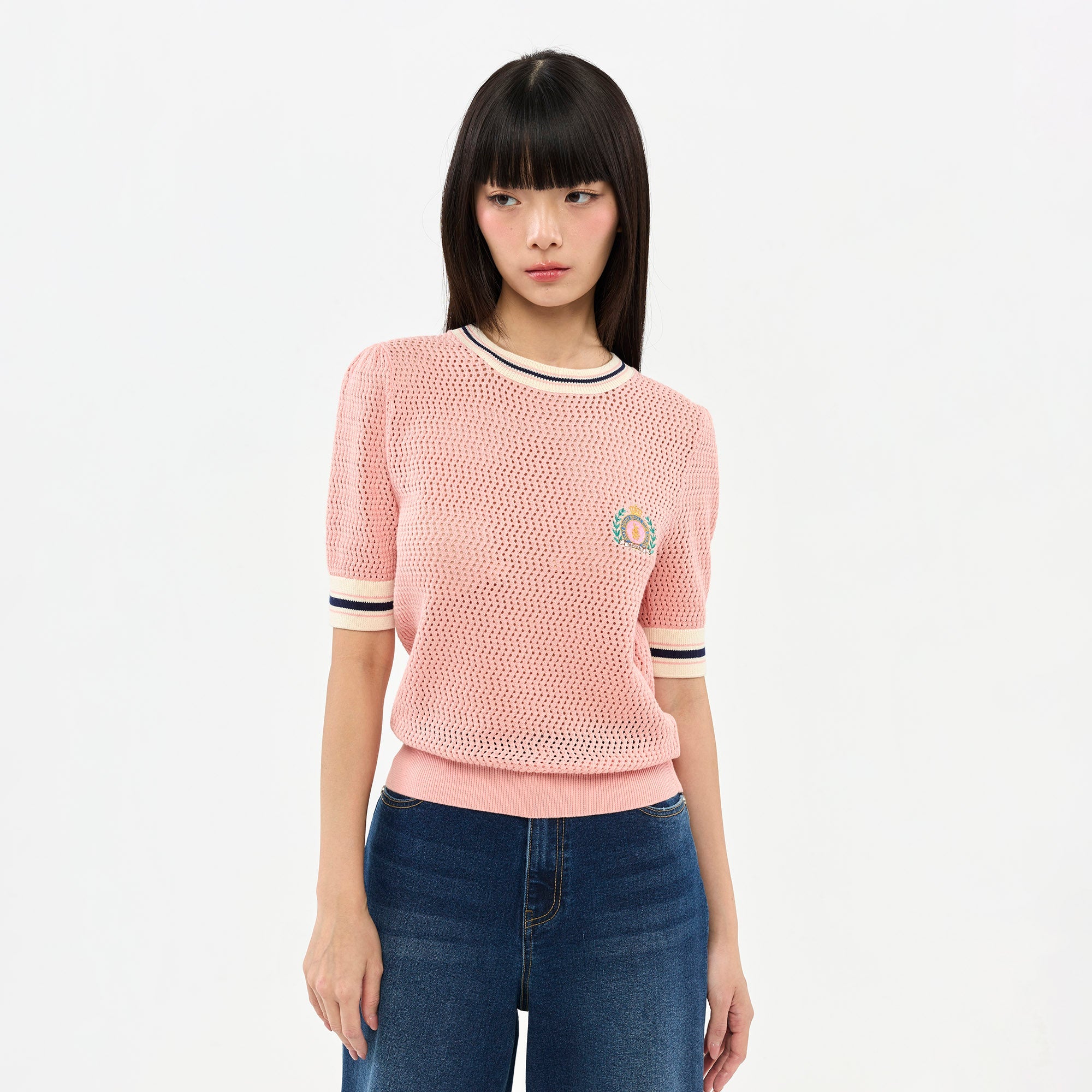 เสื้อถักแขนสั้นปักลาย Royal Club
Pink