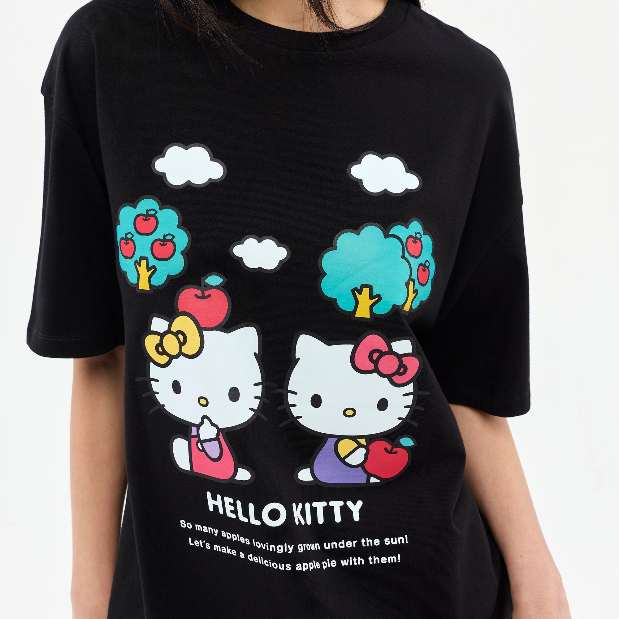 เสื้อยืดแขนสั้น Hello Kitty Black