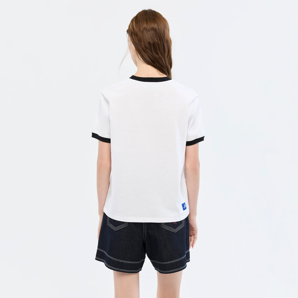 เสื้อยืดแต่งโลโก้ White