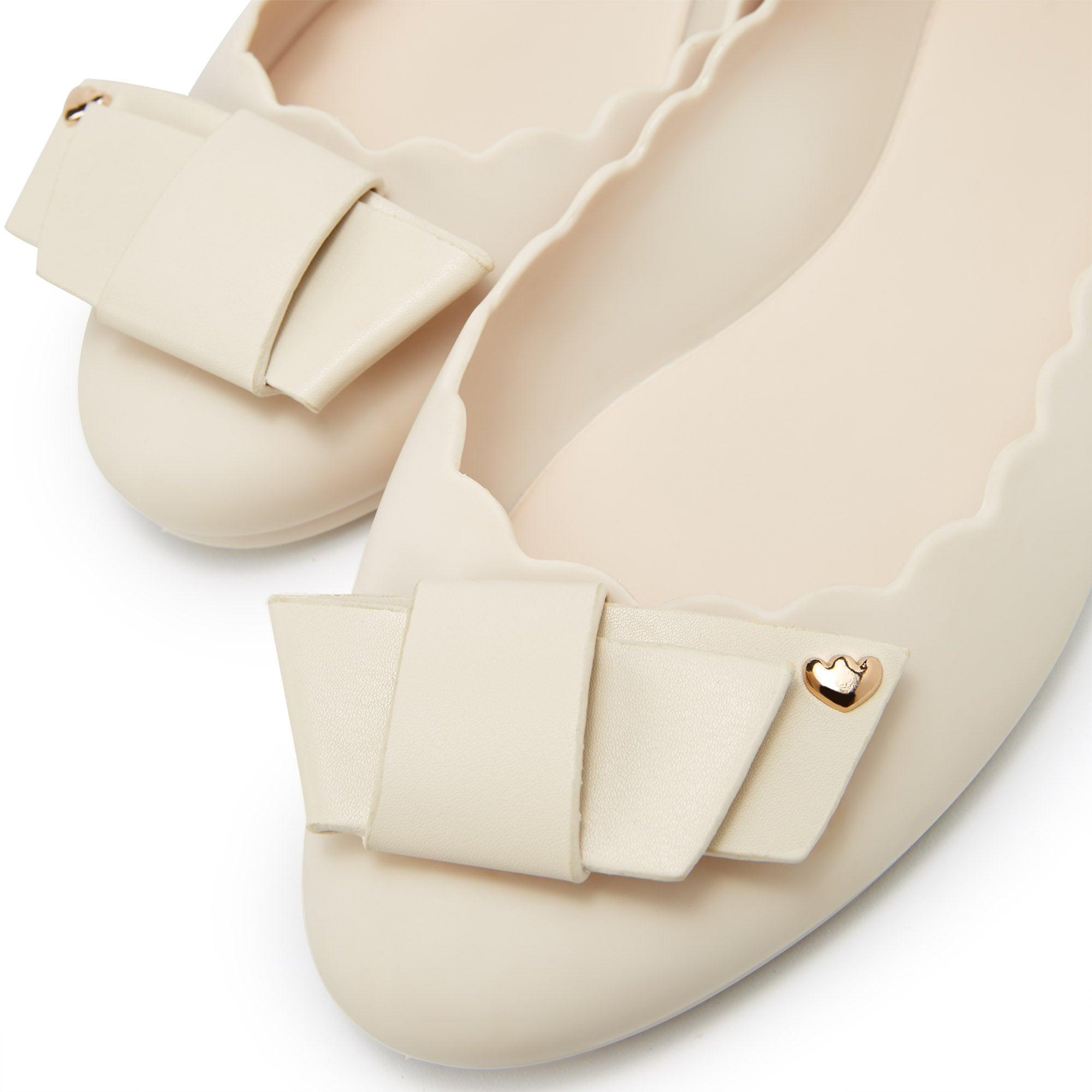 Sophie Asymmetric Bow Shoes Off-White - Jelly Bunny Thailand Official Online Store