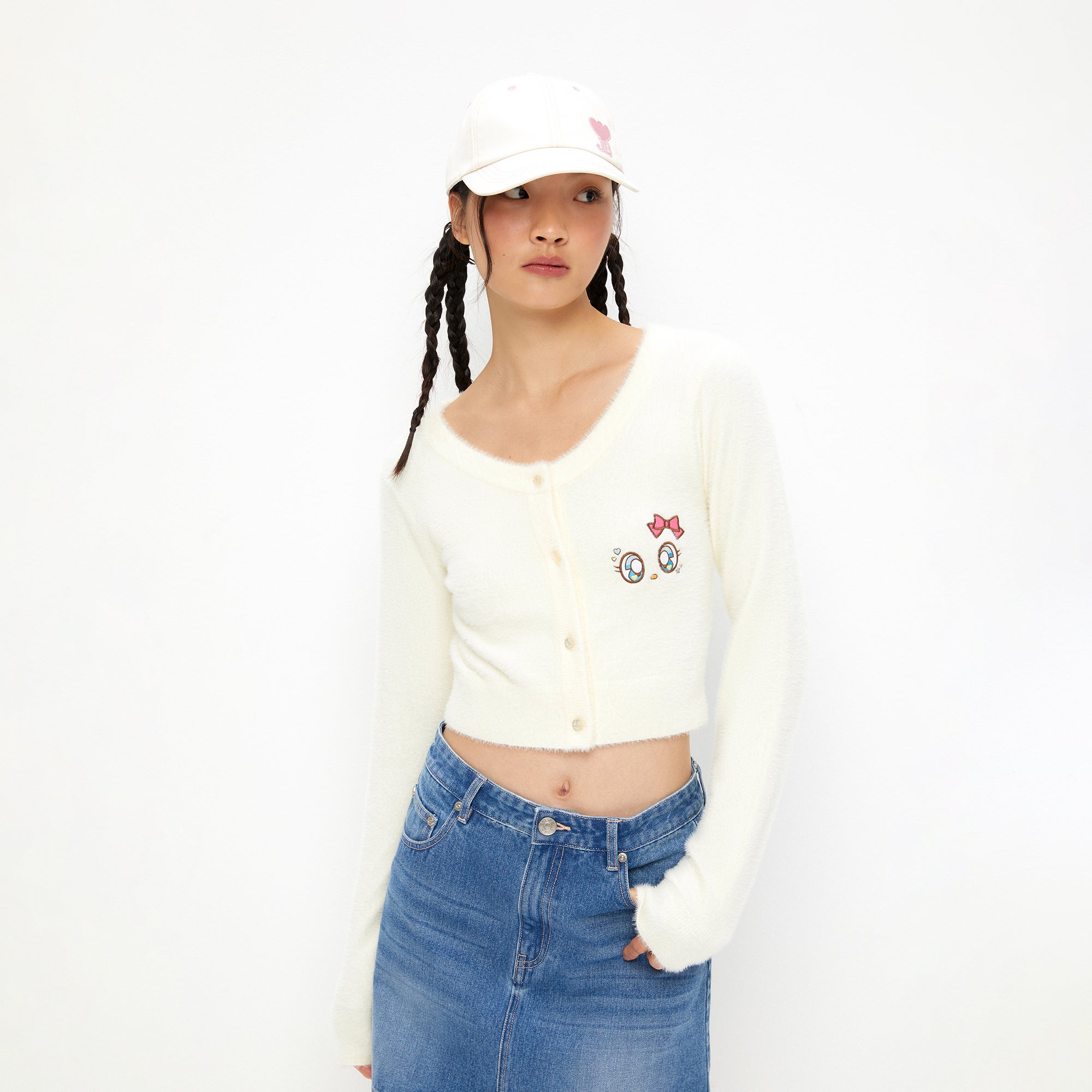 เสื้อคาร์ดิแกนแขนยาวปักลาย Cream