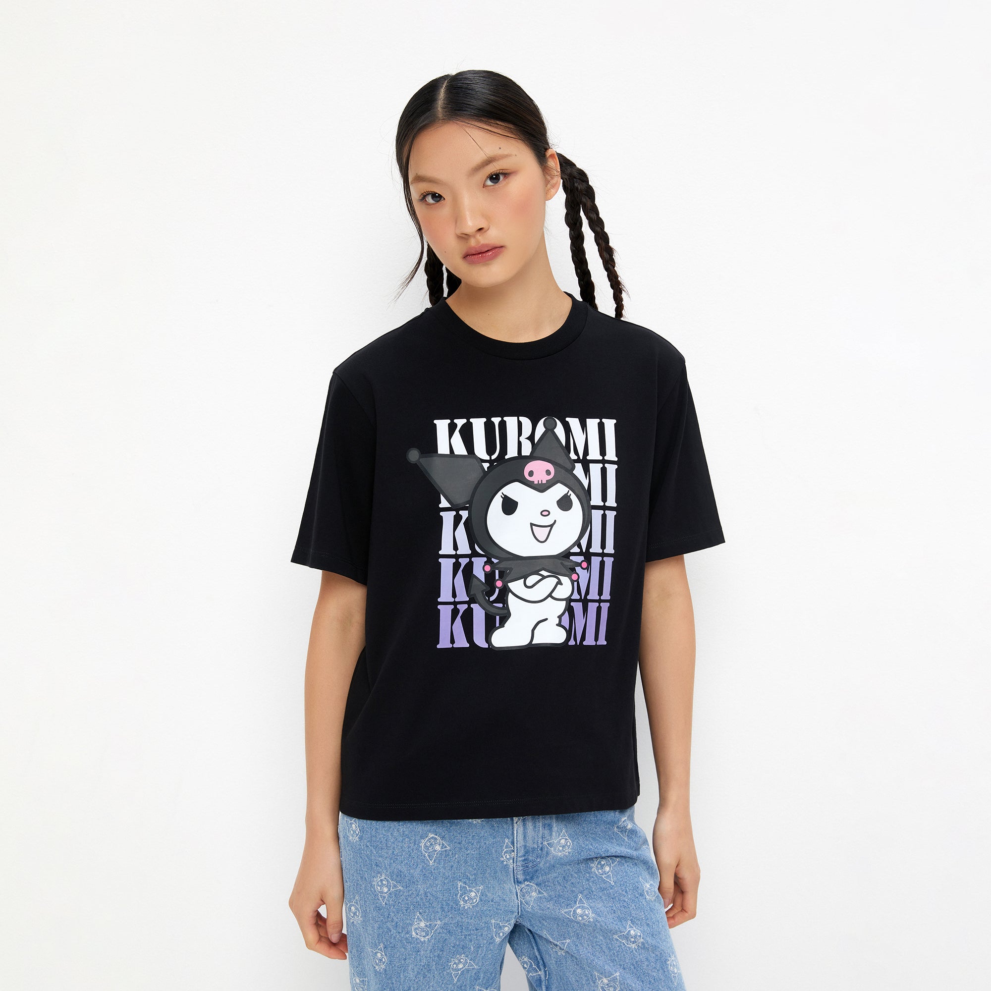 เสื้อยืดทรงพอดีตัวพิมพ์ลายการ์ตูน Kuromi Black