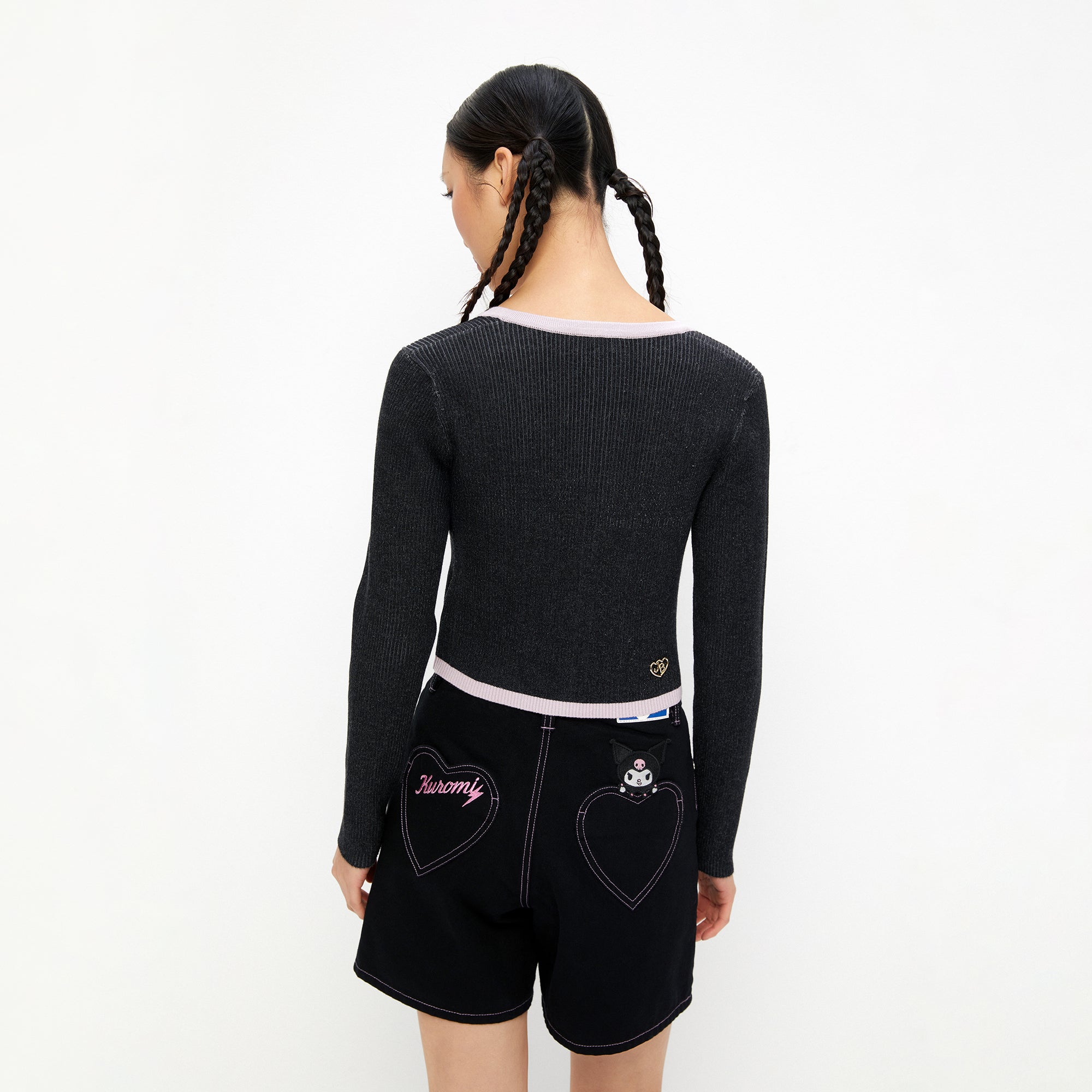 เสื้อแขนยาวผ้าริบปักลายการ์ตูน Kuromi Black