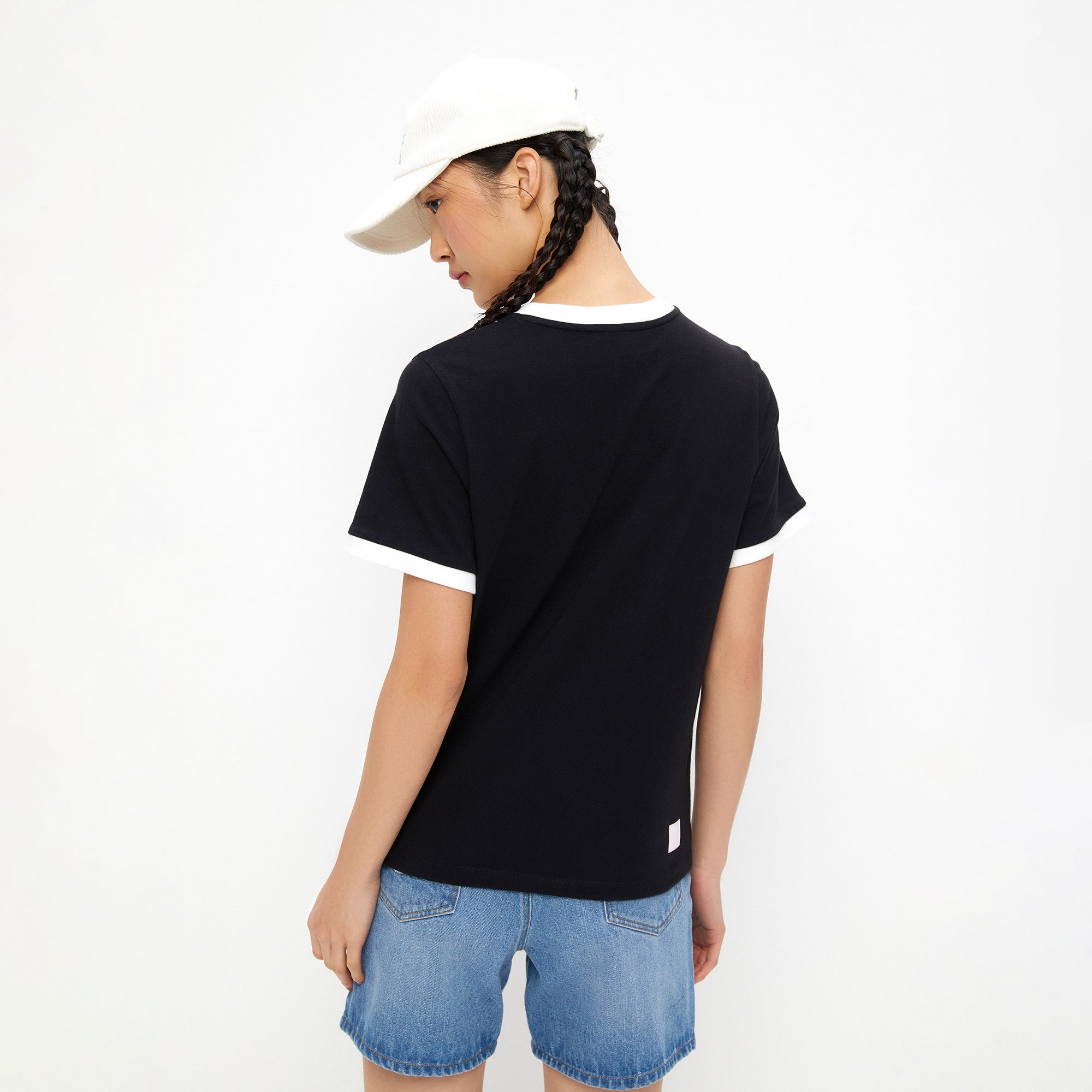 เสื้อยืดแขนสั้นพิมพ์ลาย Black