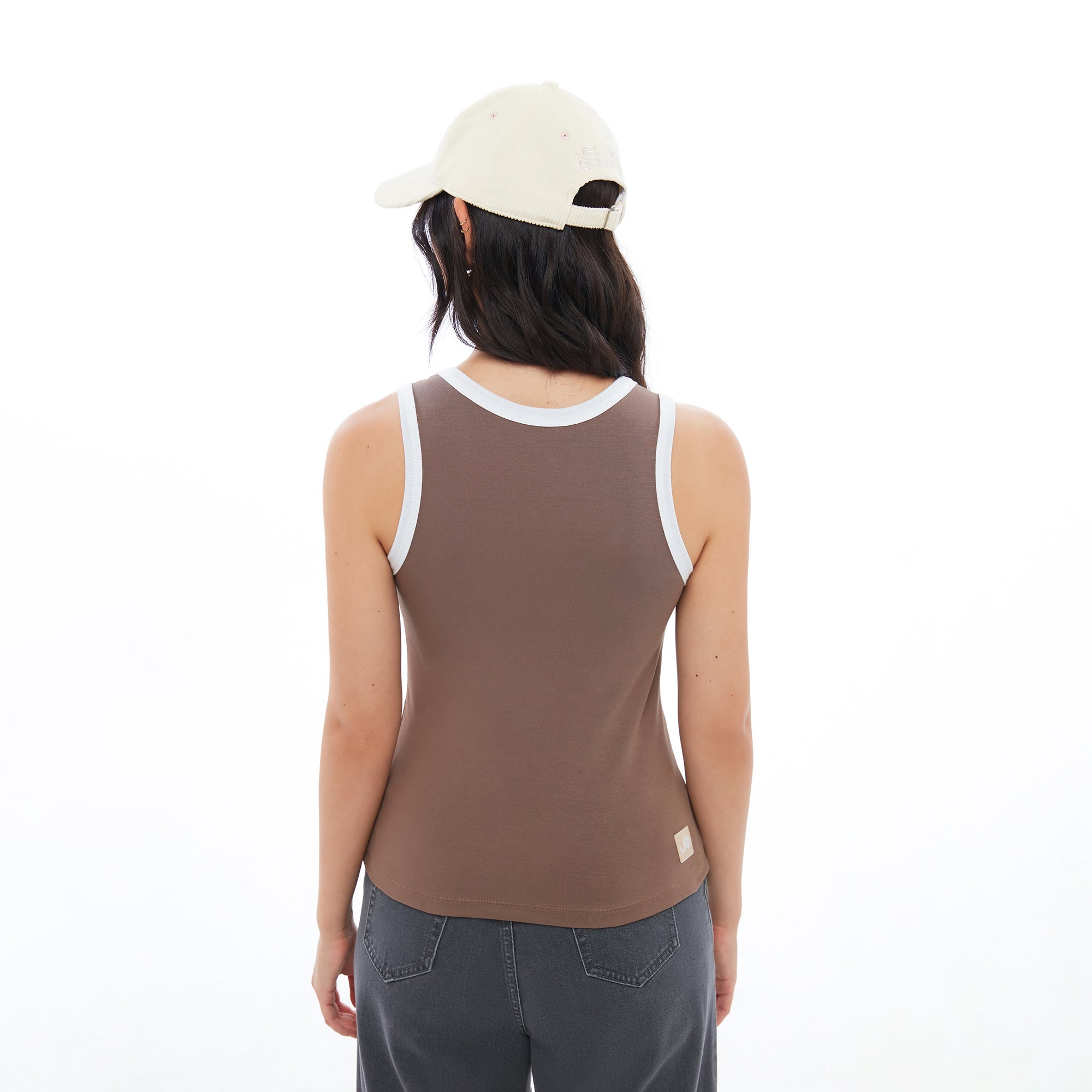 เสื้อกล้ามปักลายโลโก้ Brown