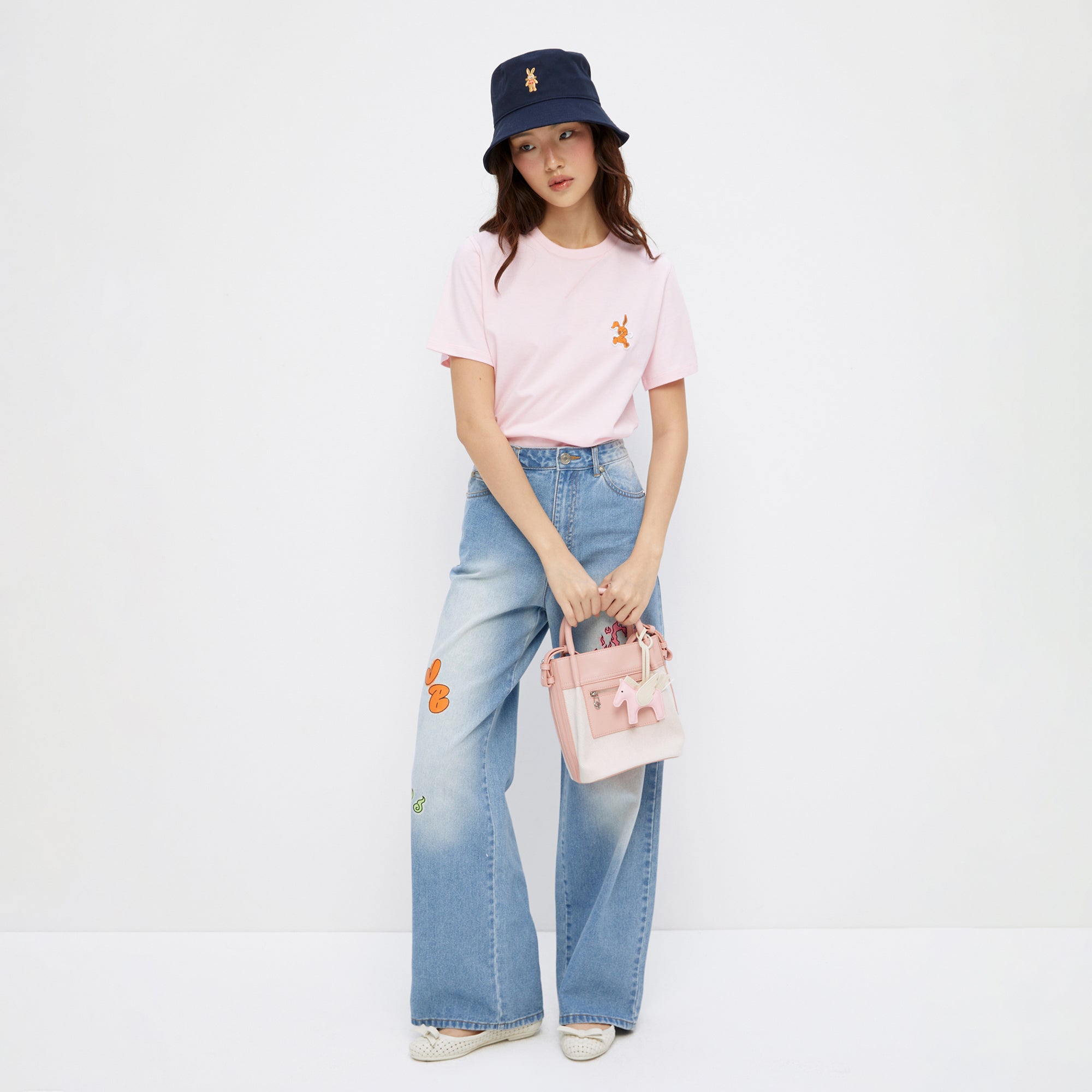 เสื้อยืดแขนสั้นปักลาย Jerme Pink