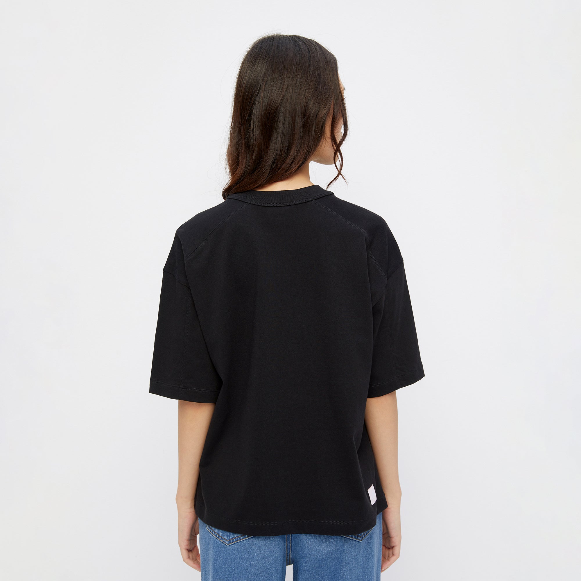 เสื้อยืดแขนสั้นปักโลโก้ Black