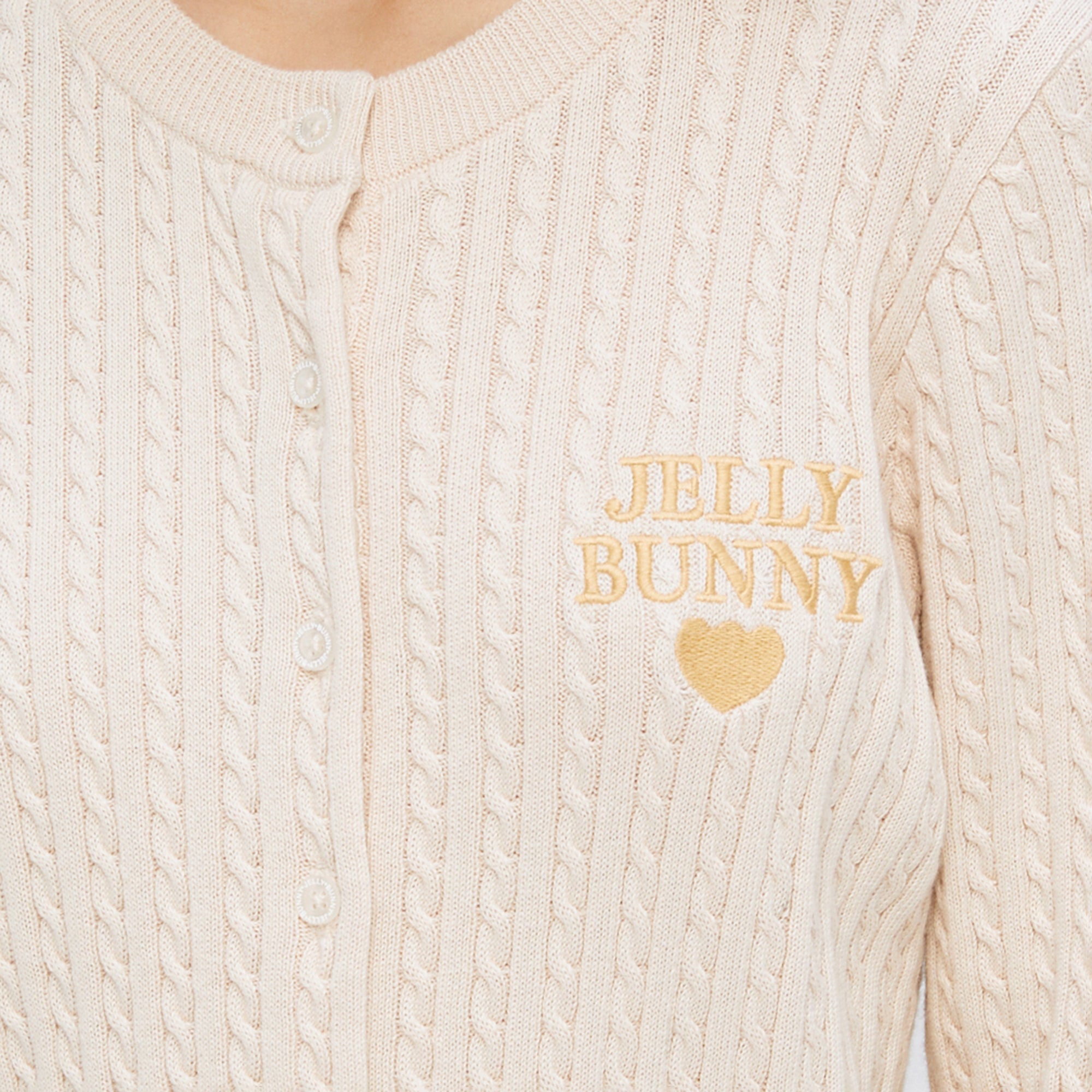 เสื้อคาร์ดิแกนแขนยาวปักโลโก้ Beige