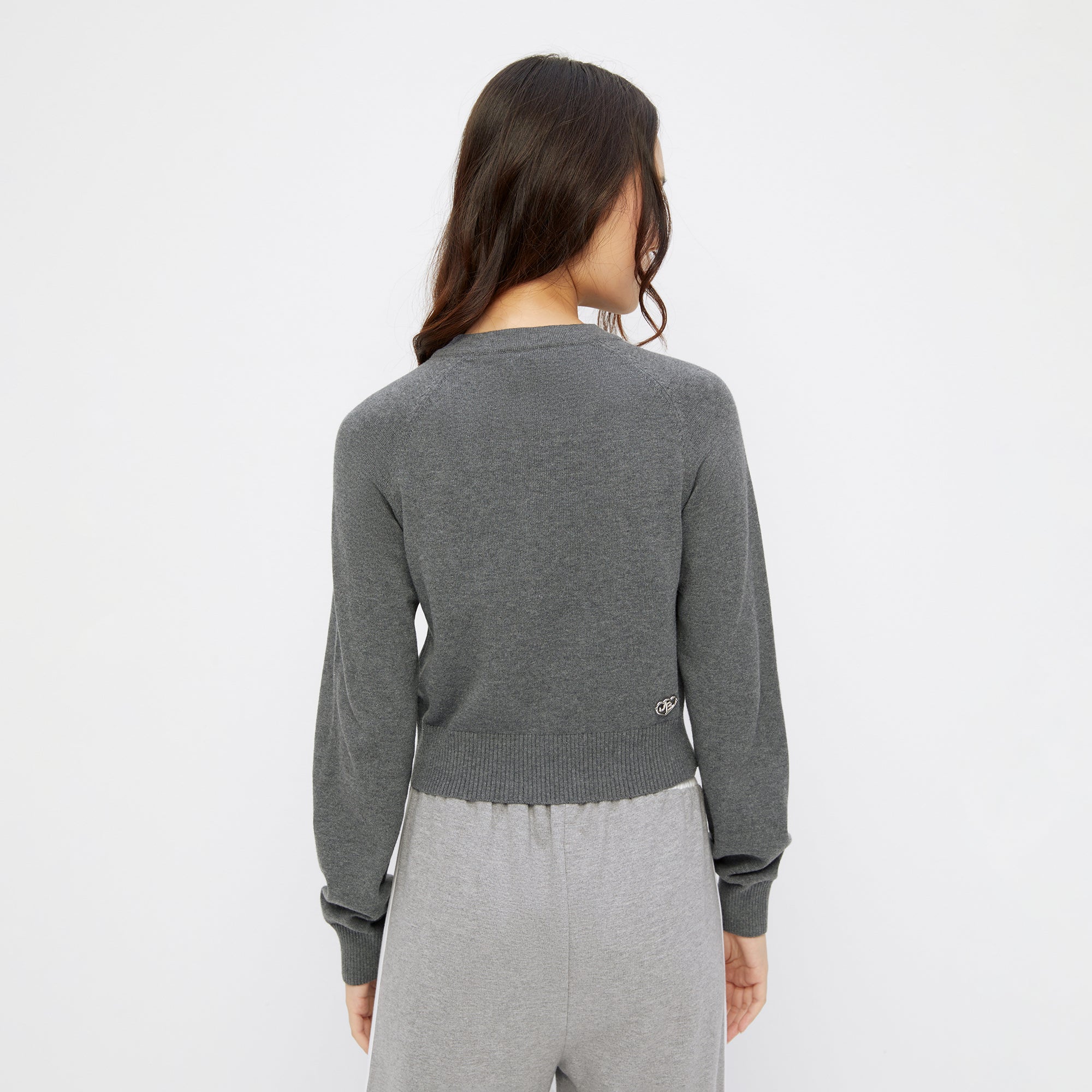 เสื้อยืดแขนสั้นปักลาย Jerme Grey