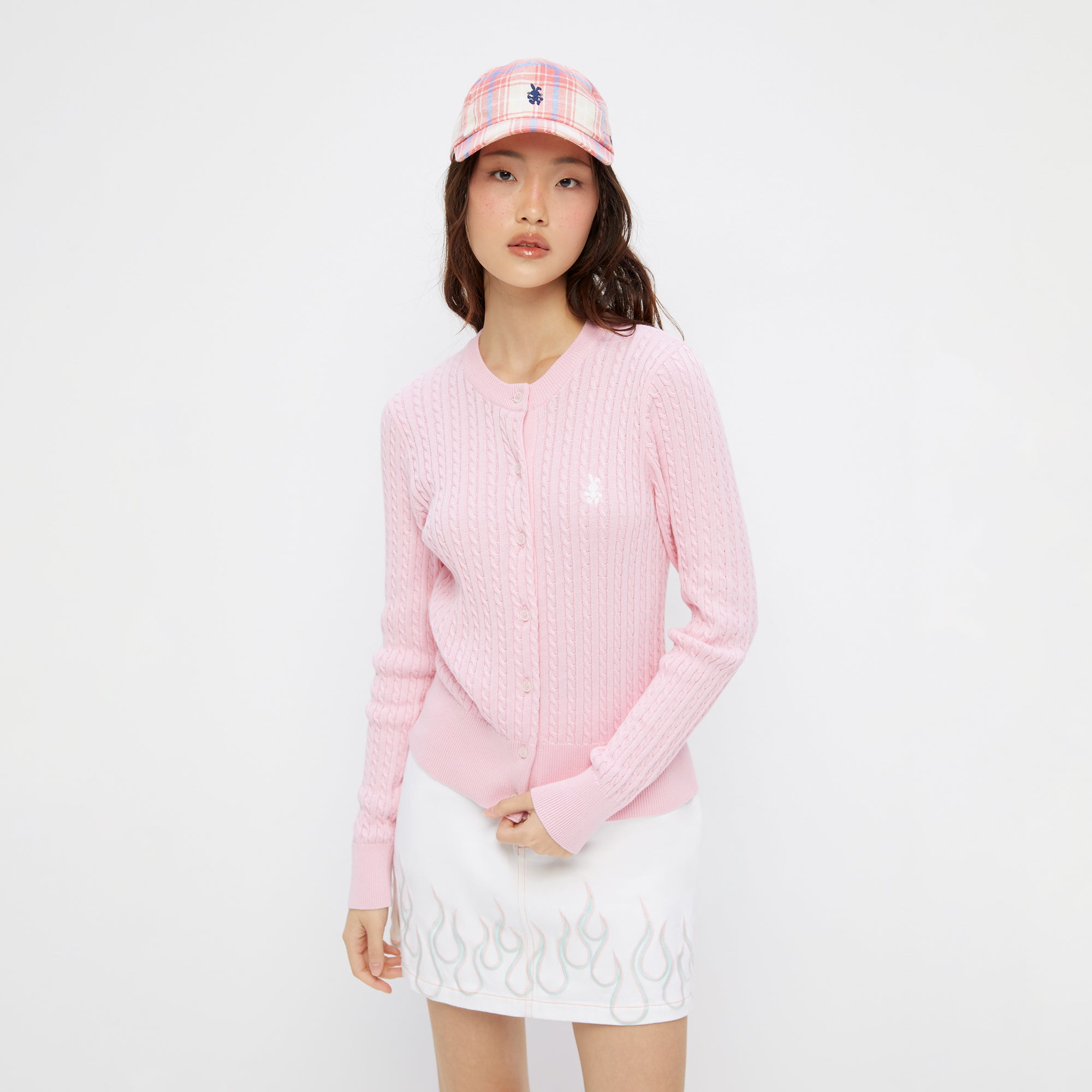 เสื้อคาร์ดิแกนถักเคเบิ้ลปักลาย Pink