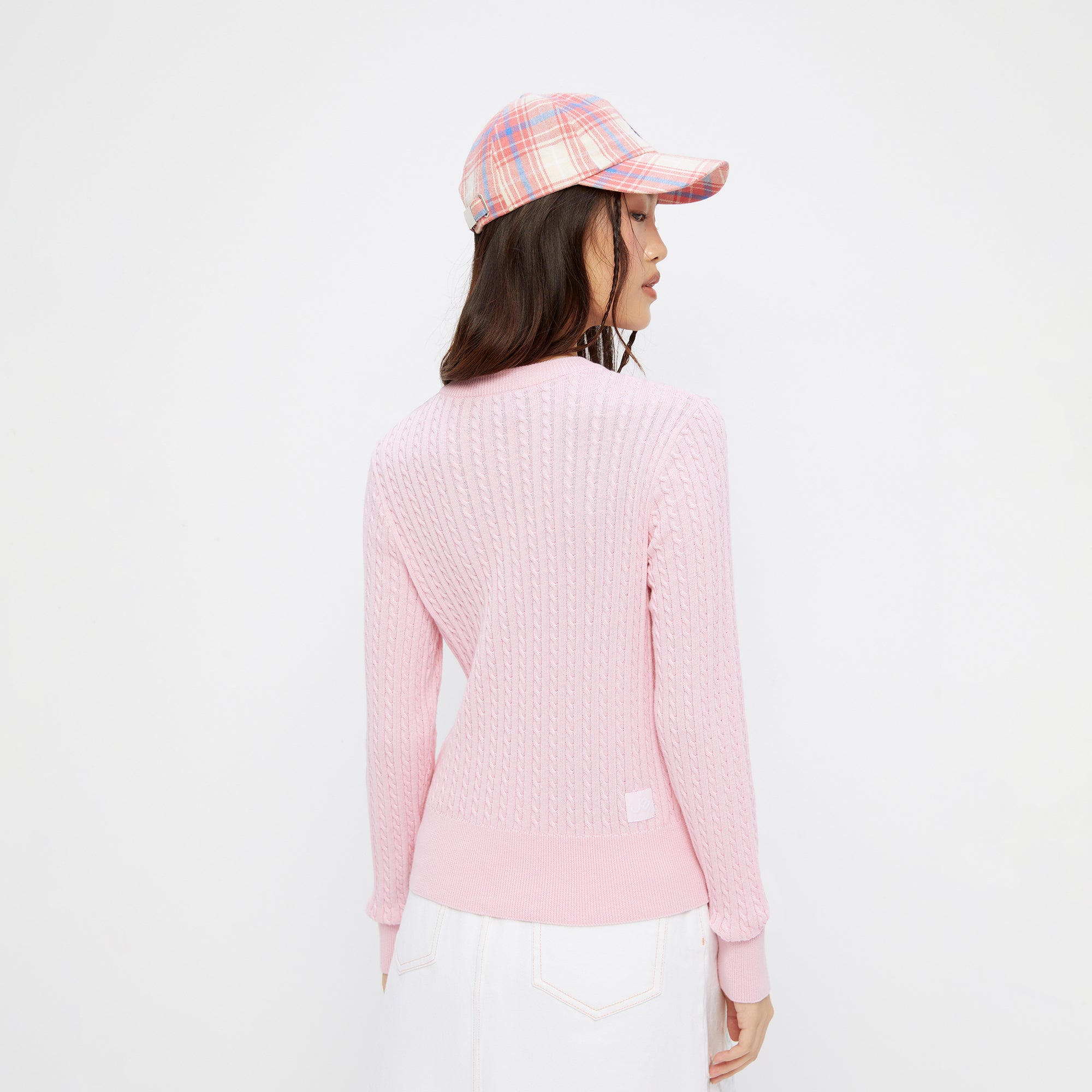 เสื้อคาร์ดิแกนถักเคเบิ้ลปักลาย Pink