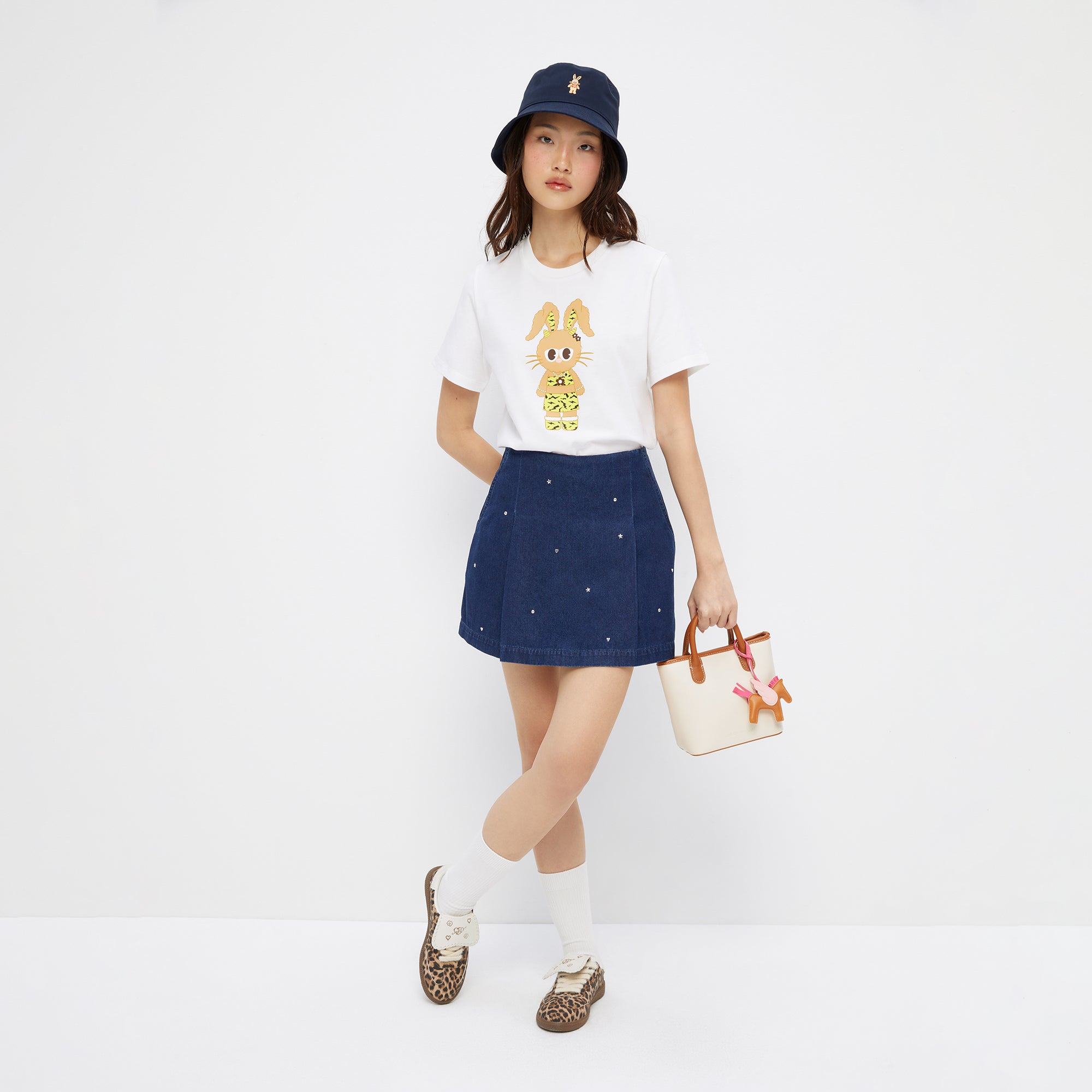 เสื้อยืดพิมพ์ลายกระต่าย Leopard Jerme  White