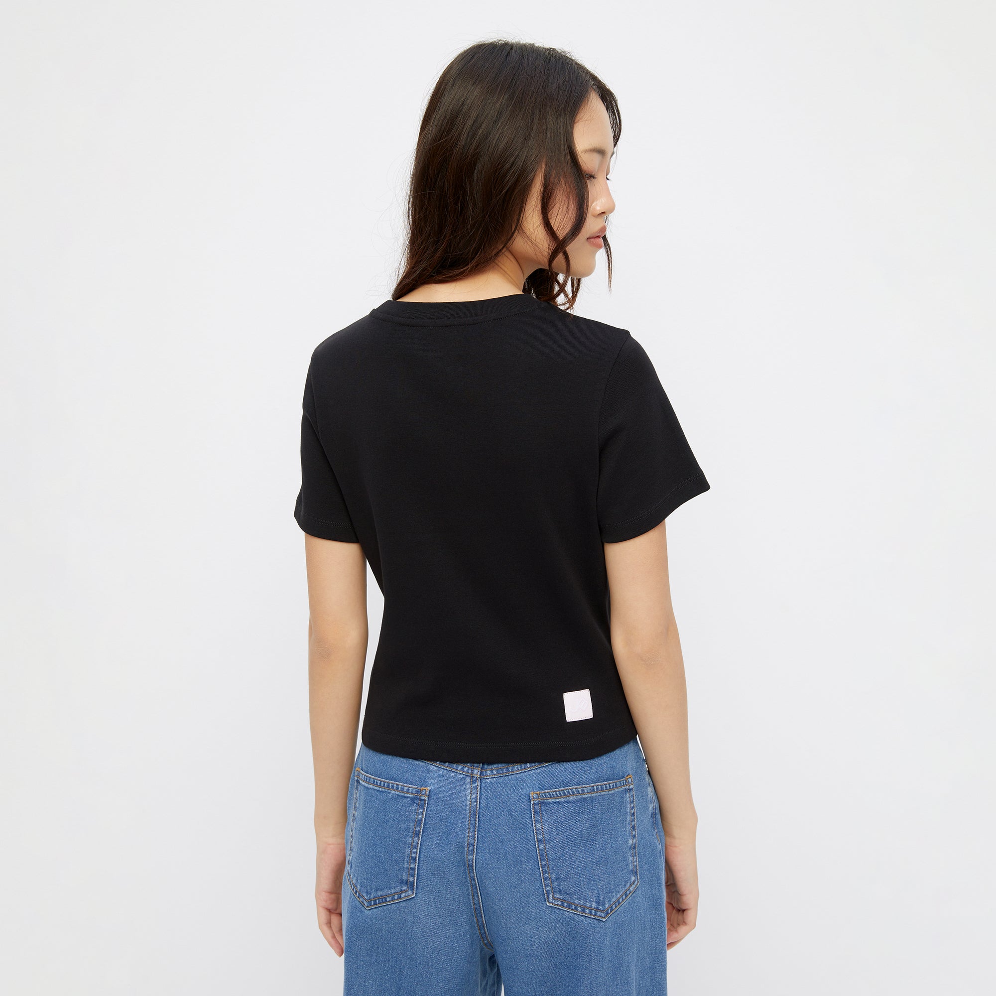 เสื้อยืดปักลายโลโก้ลวดลายเสือดาว Black