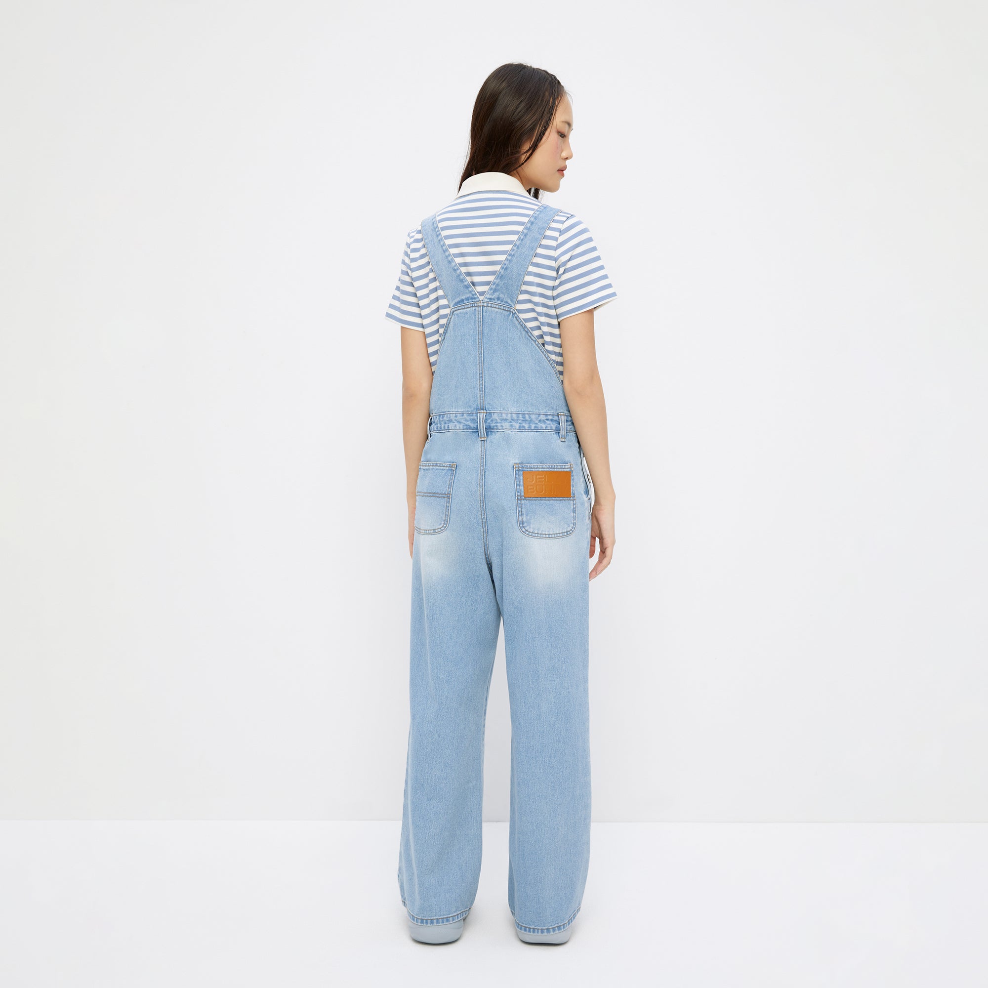 ชุดเอี๊ยมเดนิมปักลายกระต่าย Jerme Blue