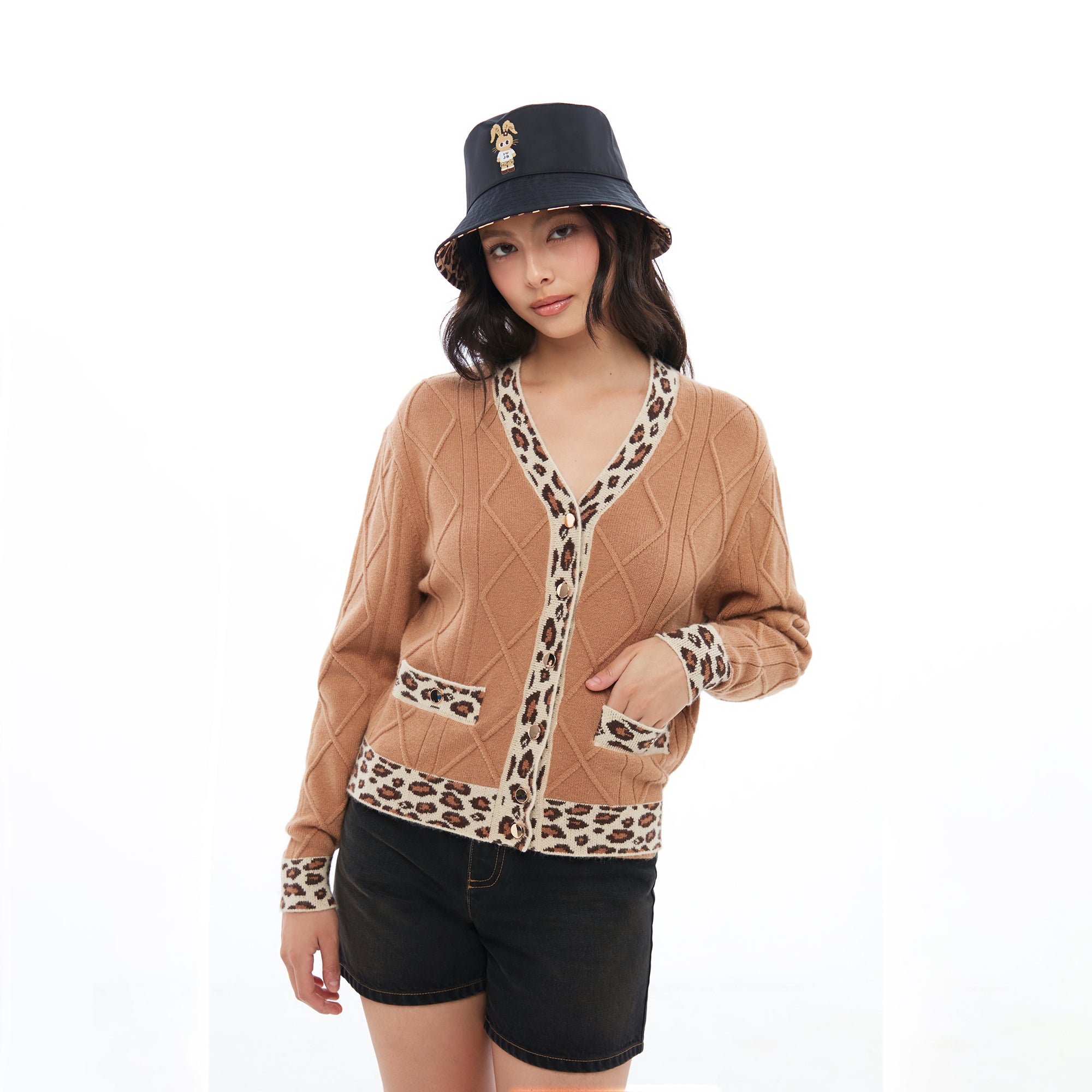 เสื้อคาร์ดิแกนแขนยาวแต่งลายเสือดาว Brown