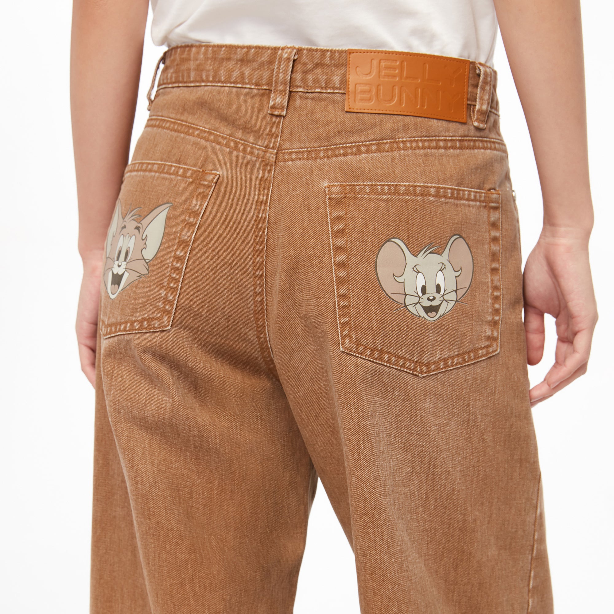 กางเกงเดนิมขายาวปักลาย Tom and Jerry Brown