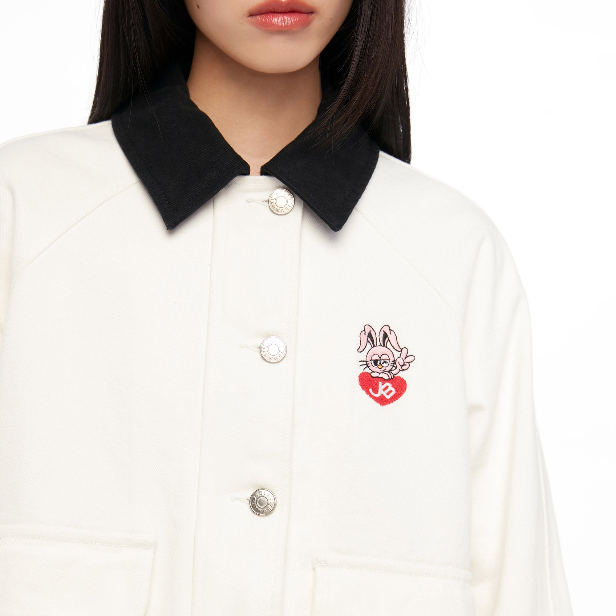 เสื้อแจ็คเก็ตเดนิมปักโลโก้ White