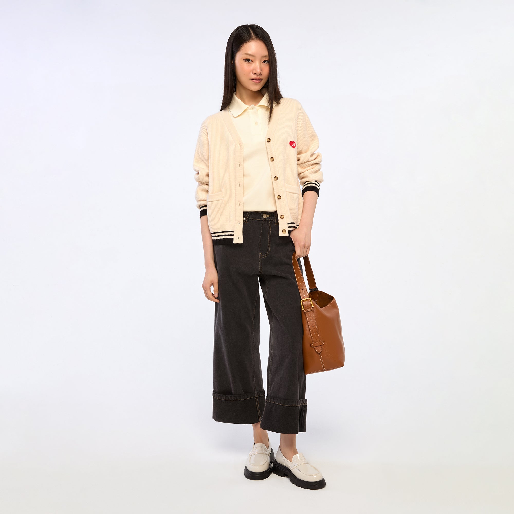 คาร์ดิแกนปักโลโก้หัวใจ Cream