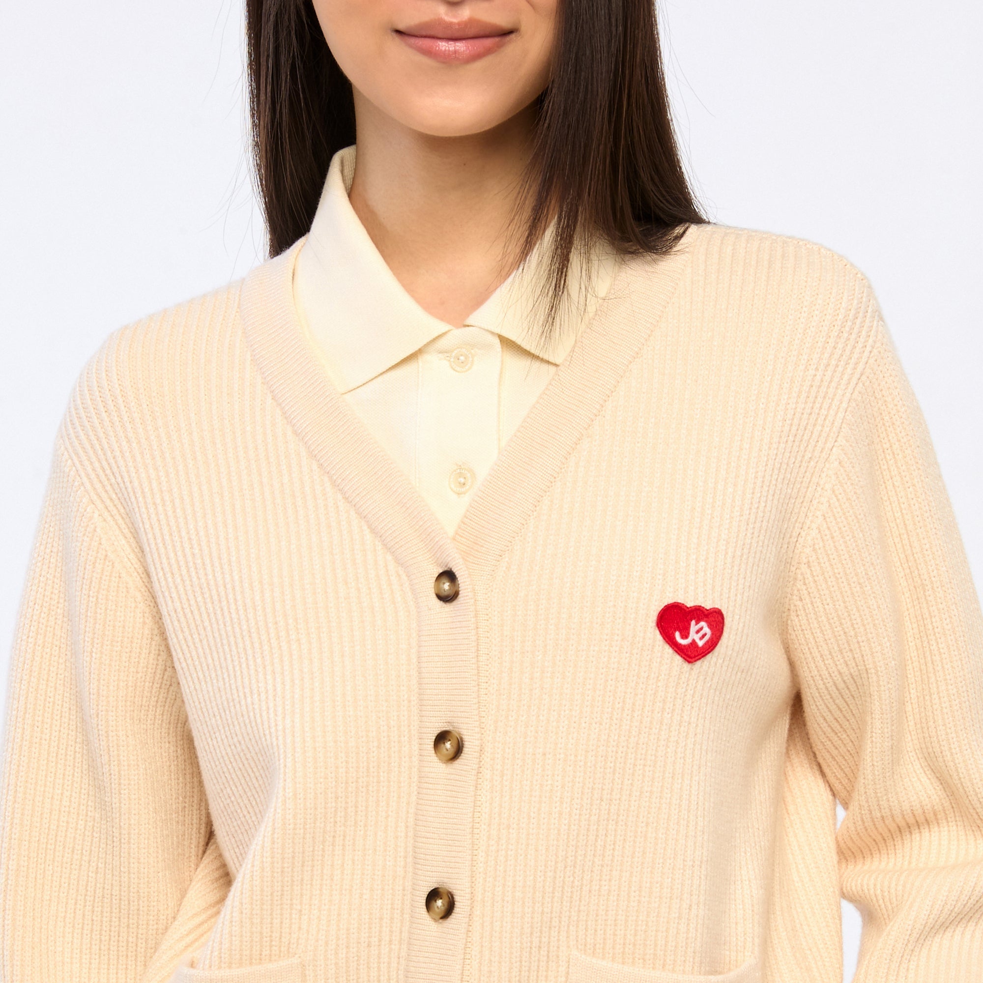 คาร์ดิแกนปักโลโก้หัวใจ Cream
